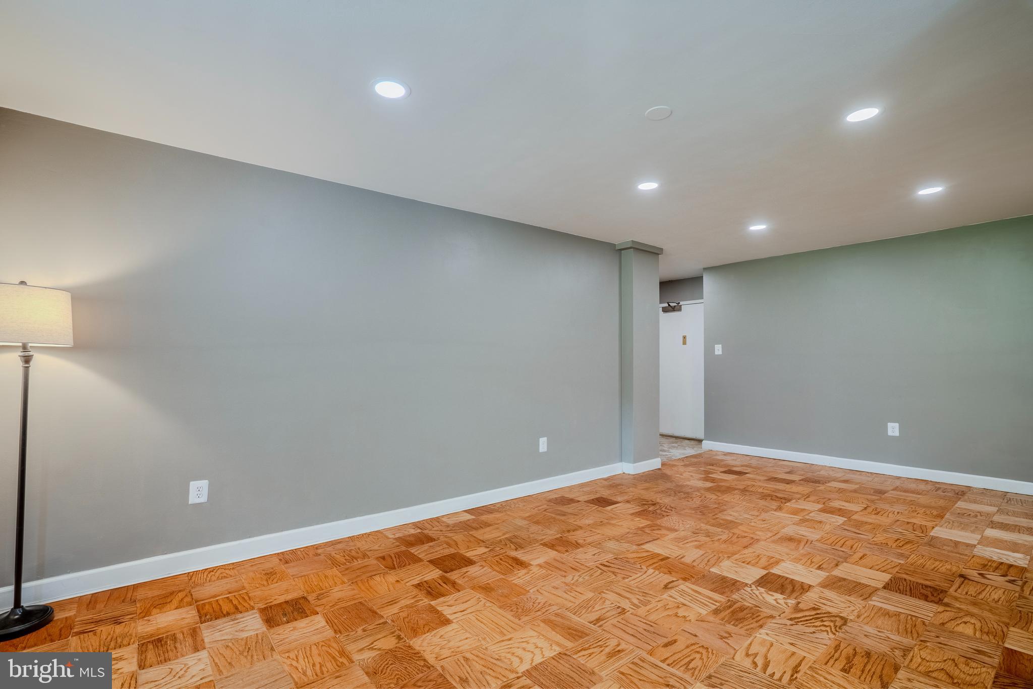 4390 LORCOM LANE 102