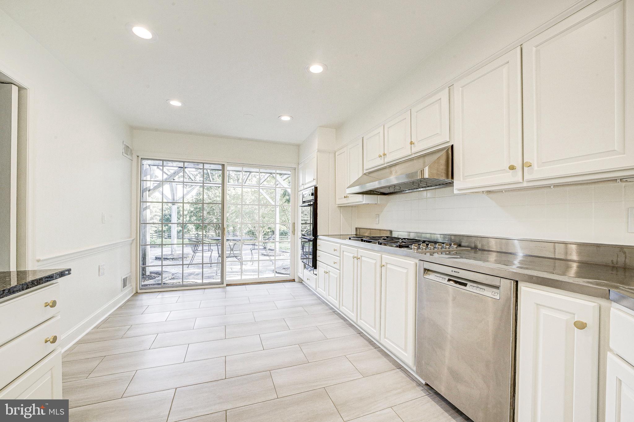 POTOMAC OUTSIDE - Residential Lease