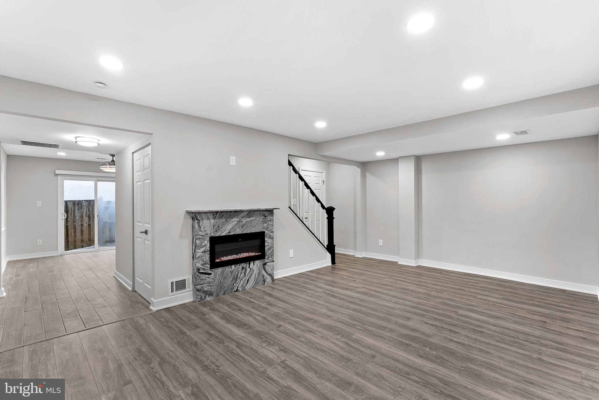 THE HIGHLANDS - Residential