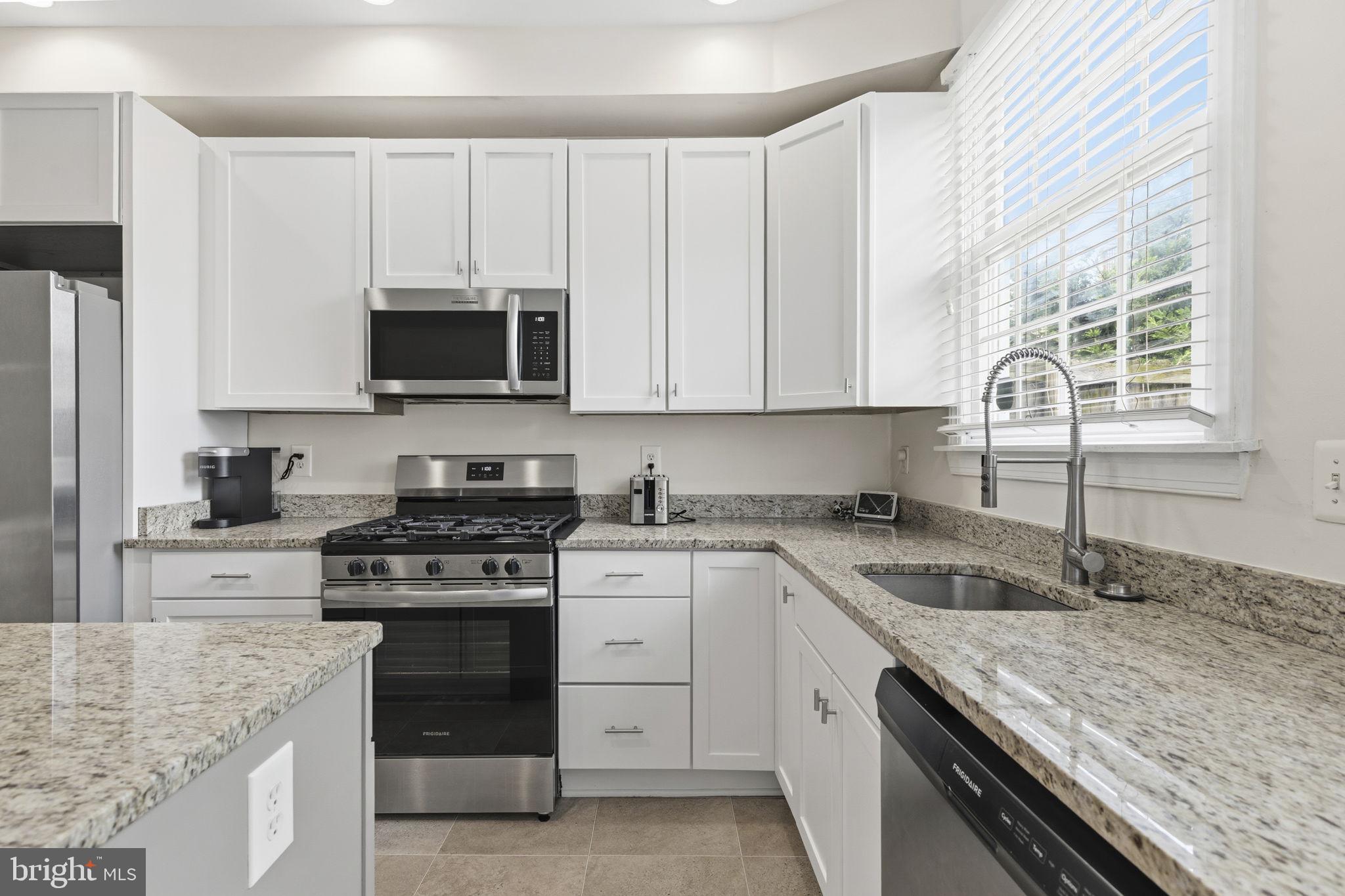 LOCUST POINT - Residential