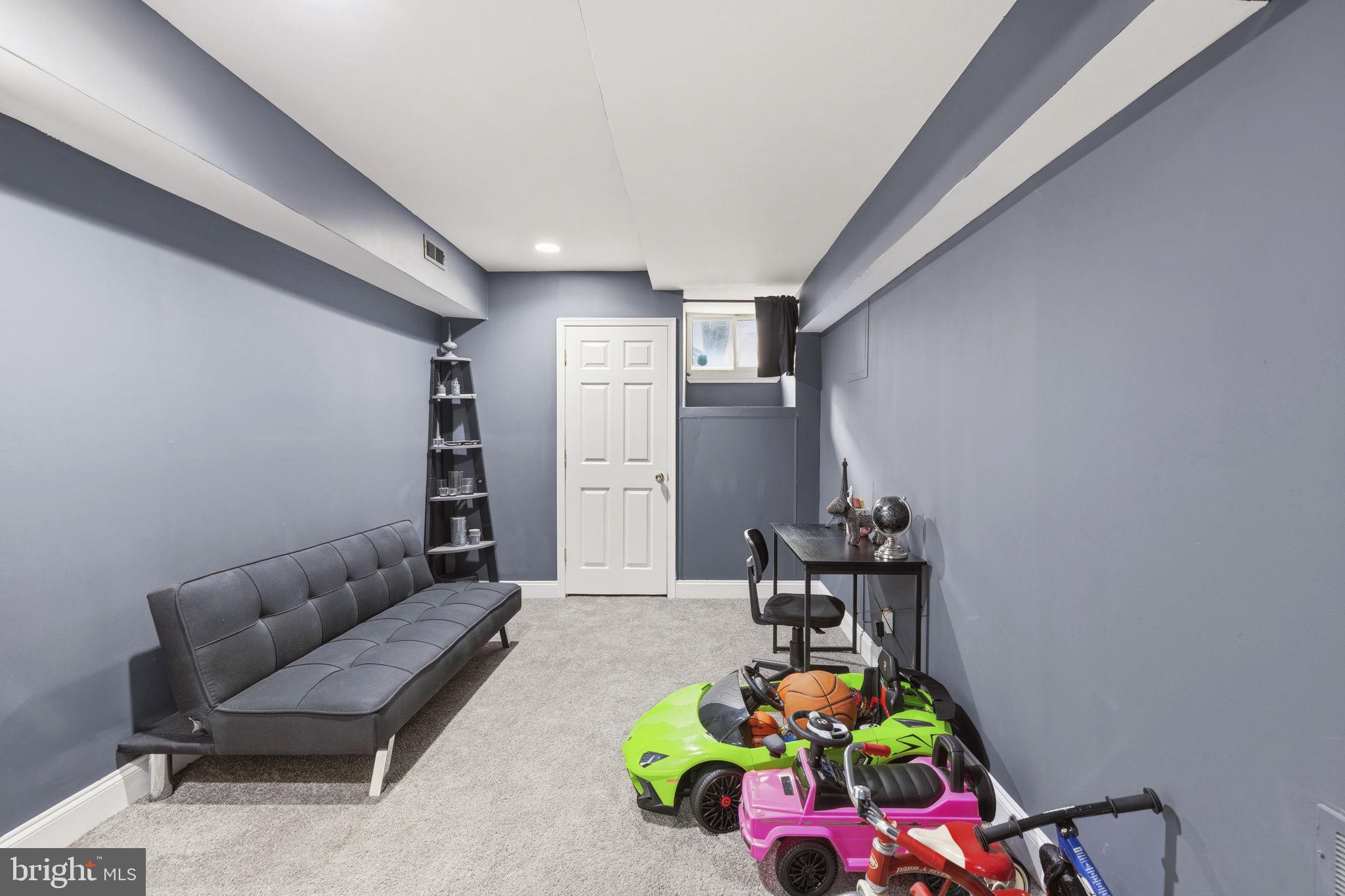 LOCUST POINT - Residential