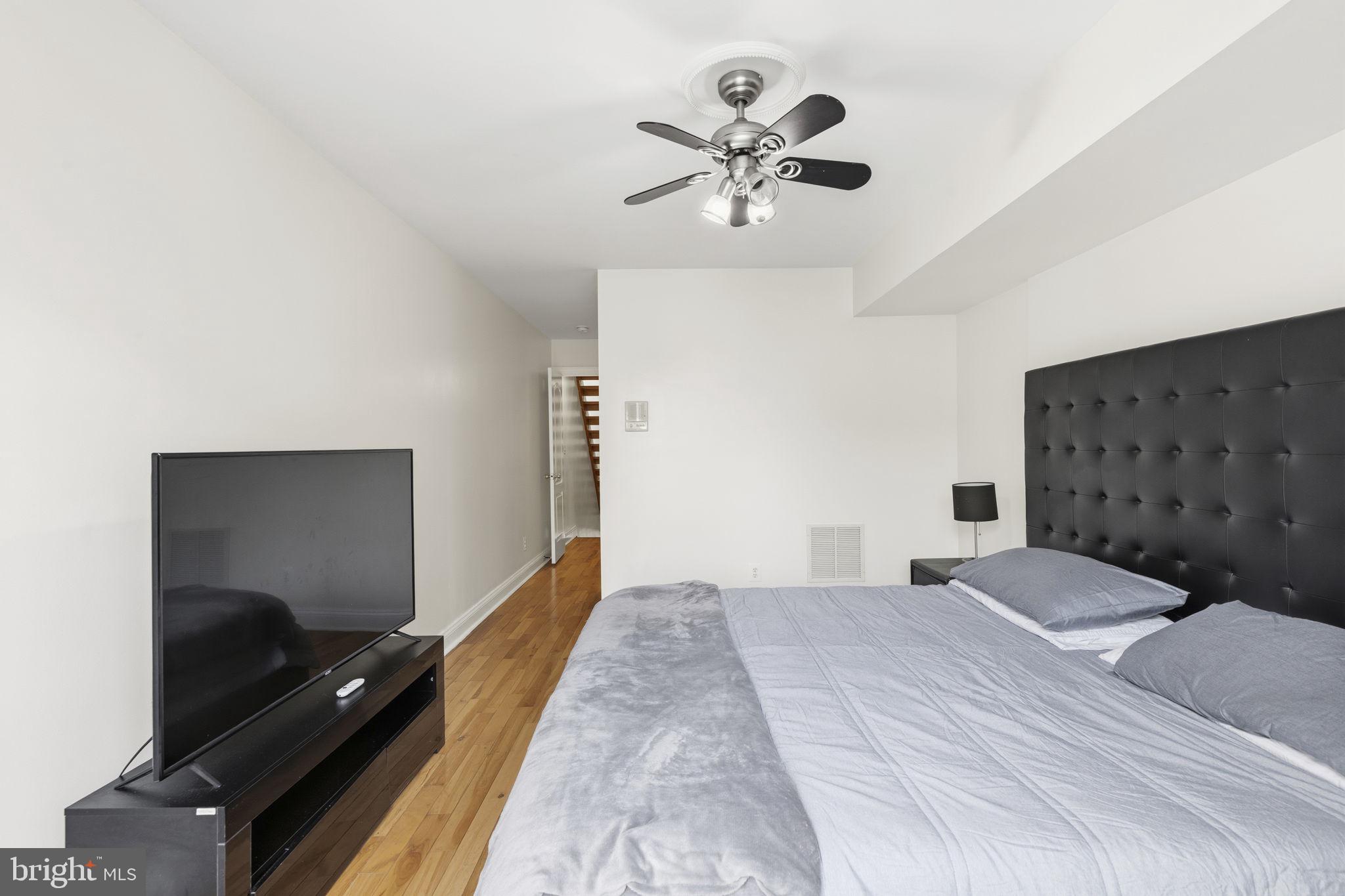 LOCUST POINT - Residential