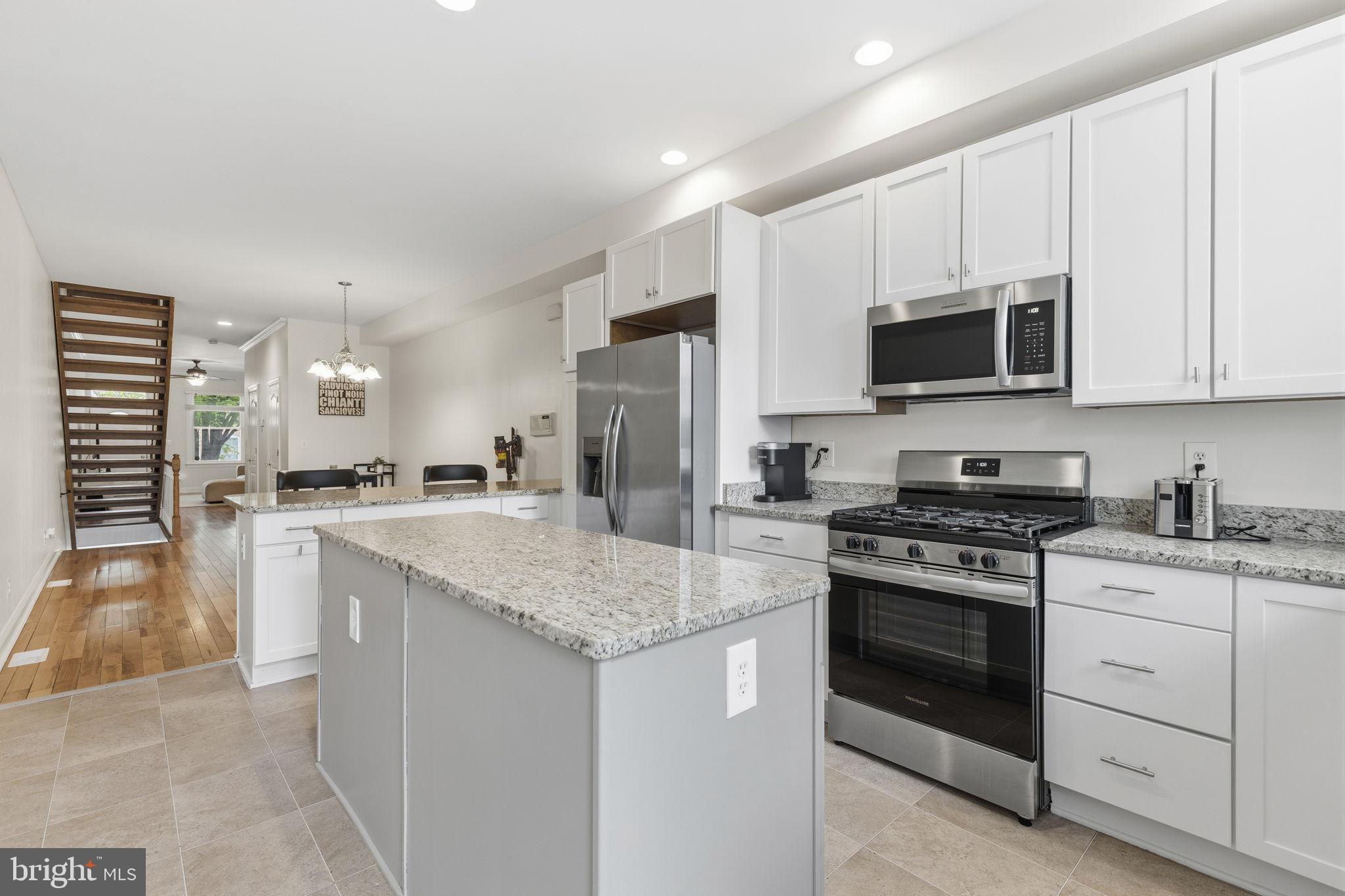 LOCUST POINT - Residential