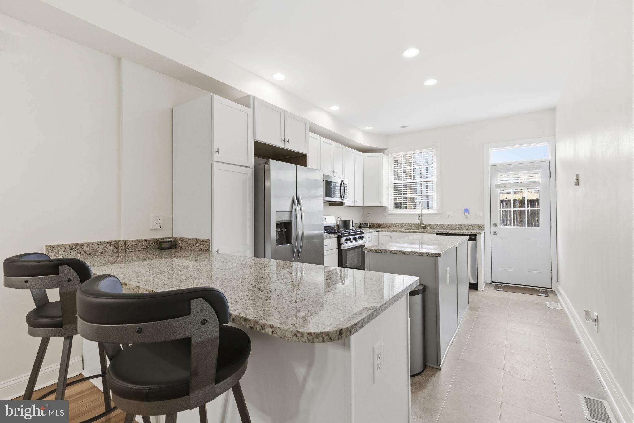 LOCUST POINT - Residential