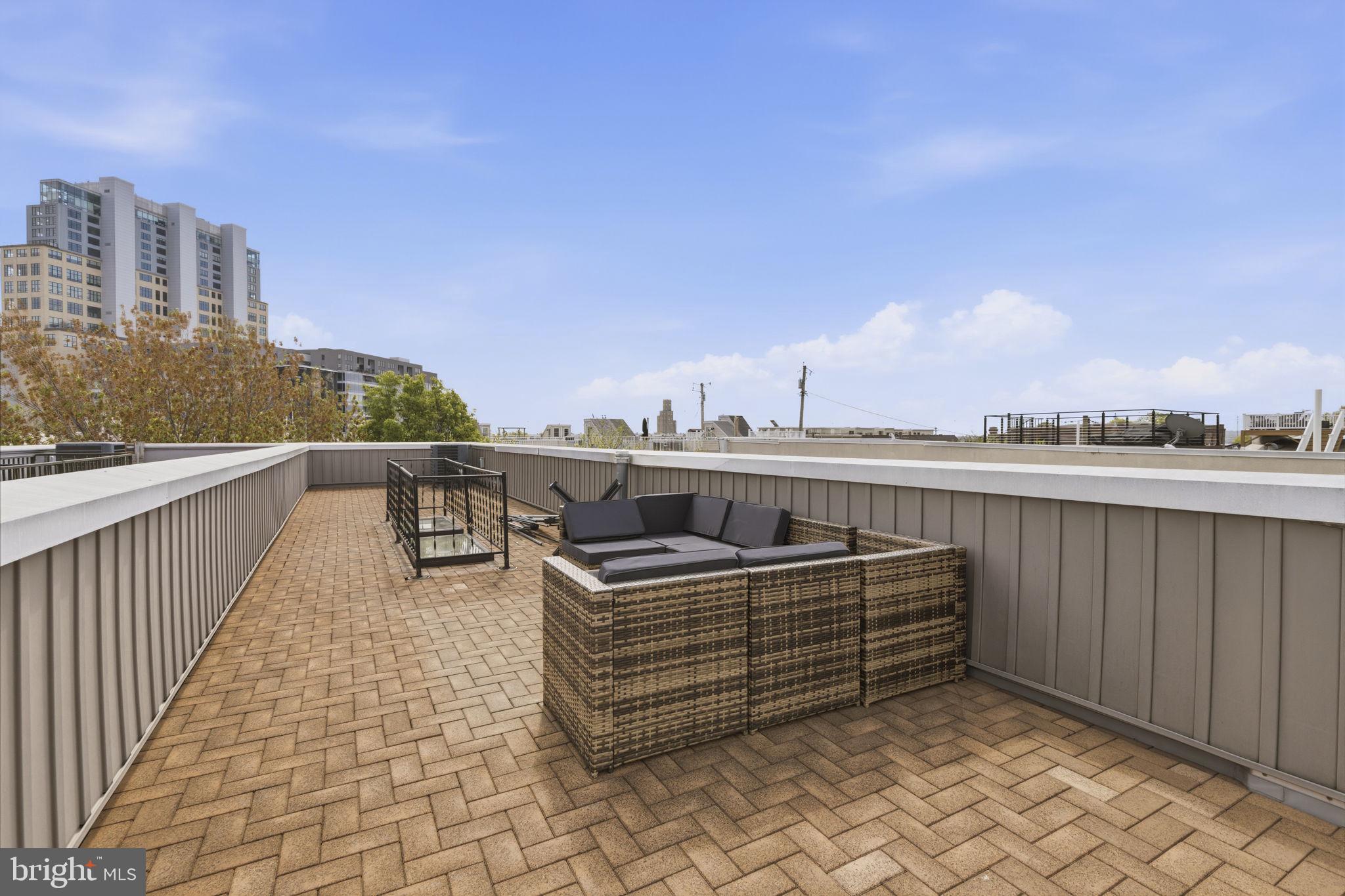 LOCUST POINT - Residential