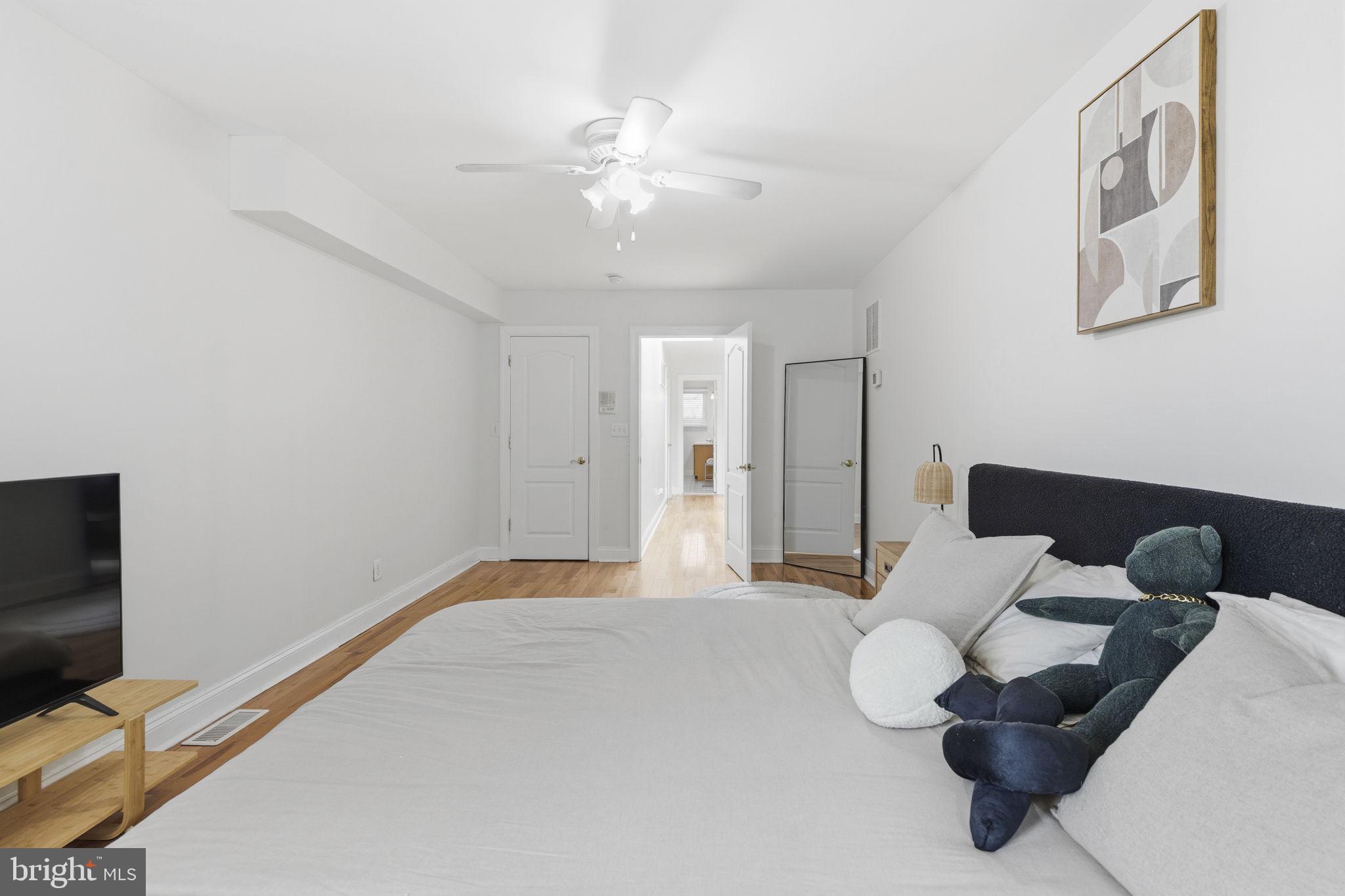 LOCUST POINT - Residential