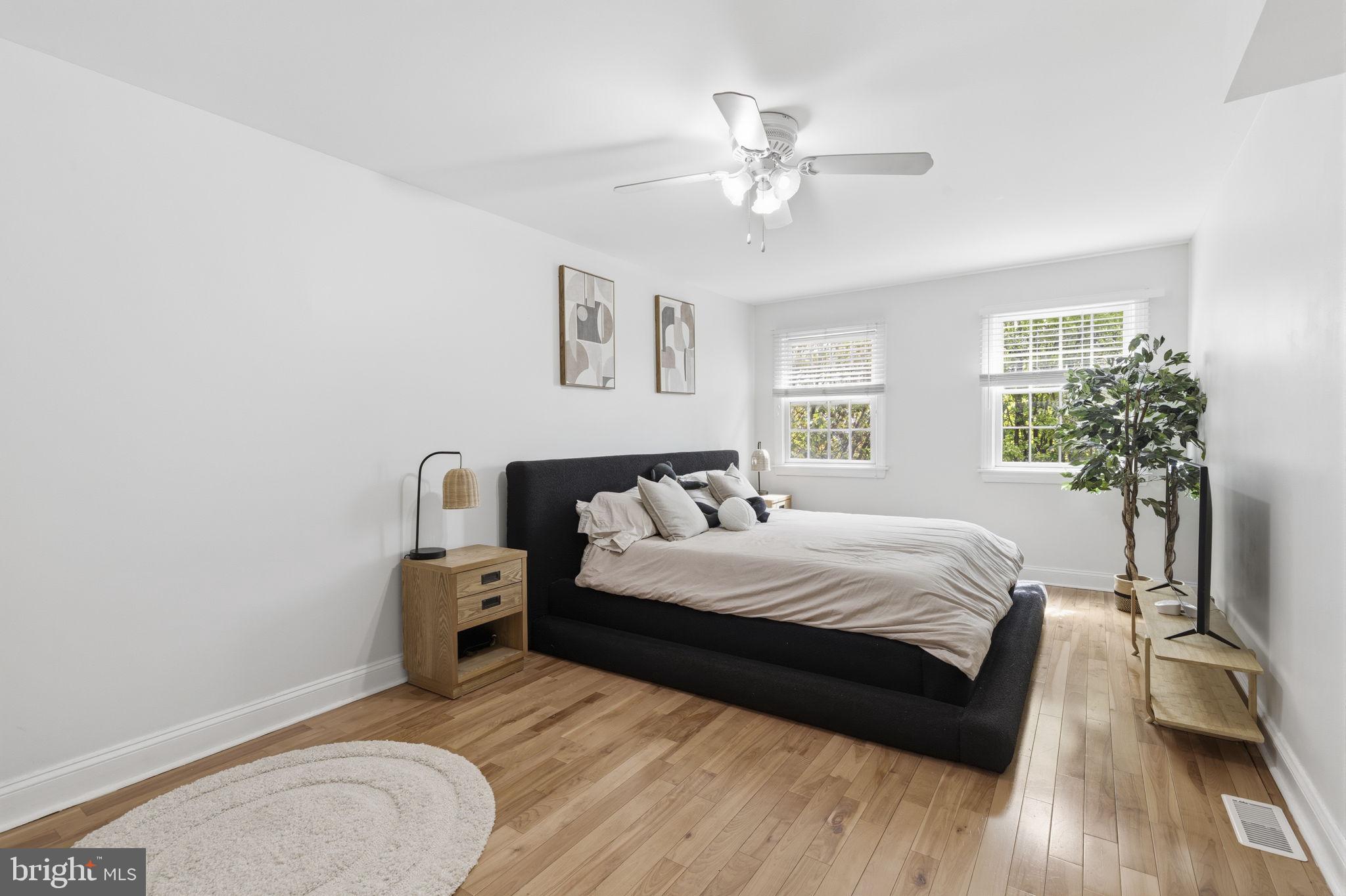 LOCUST POINT - Residential