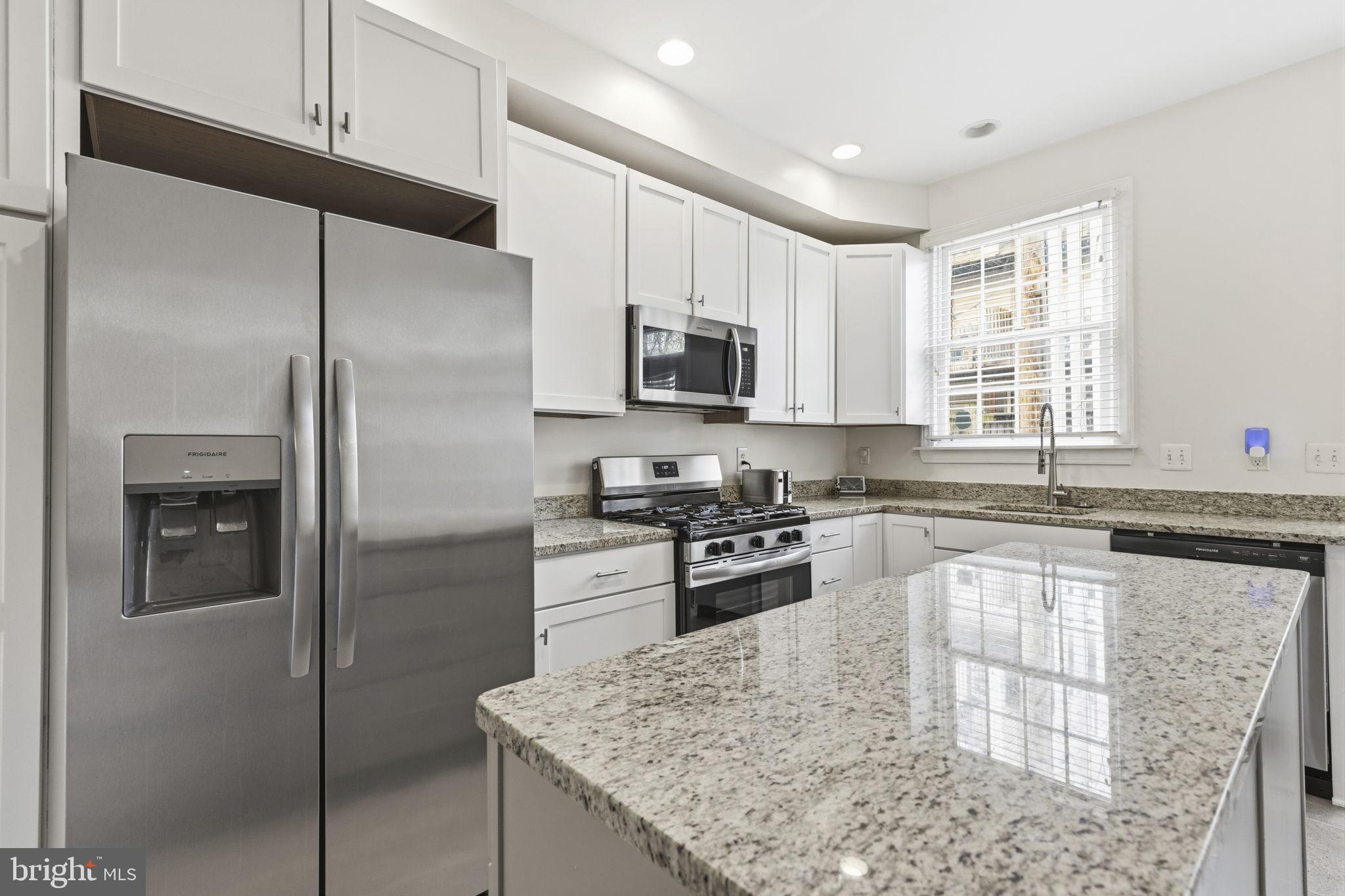 LOCUST POINT - Residential