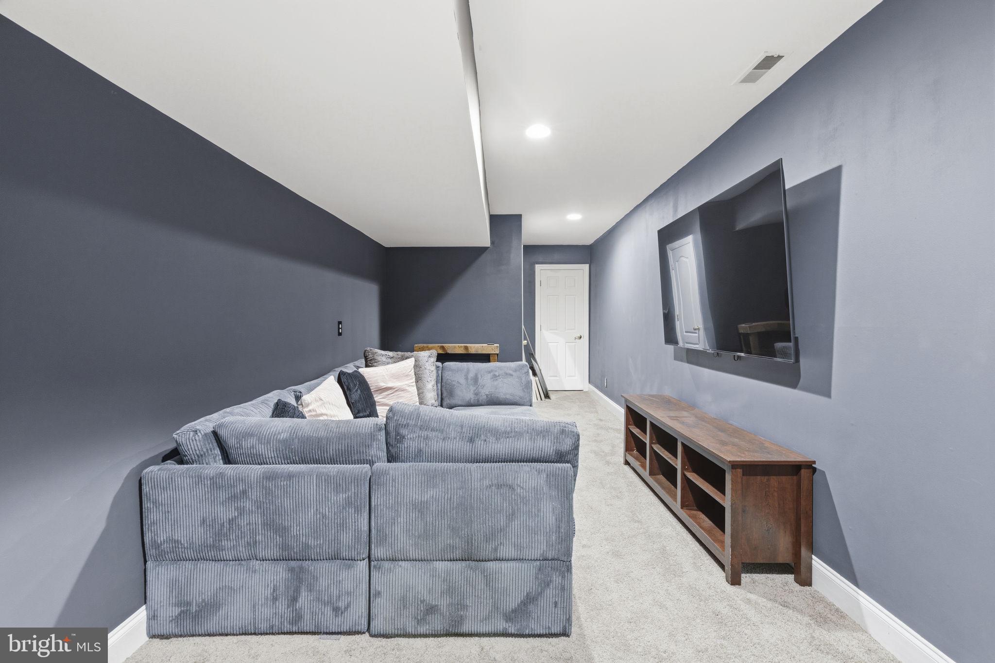 LOCUST POINT - Residential