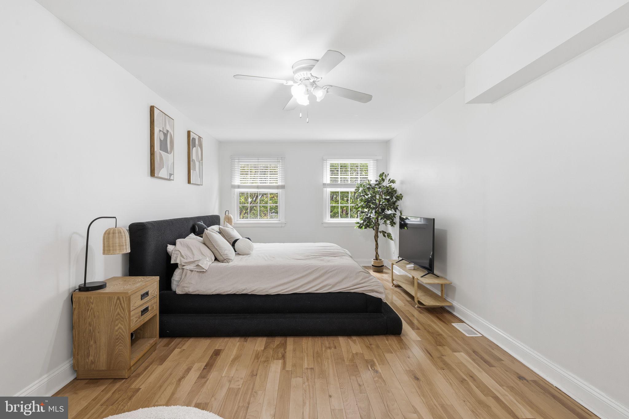 LOCUST POINT - Residential