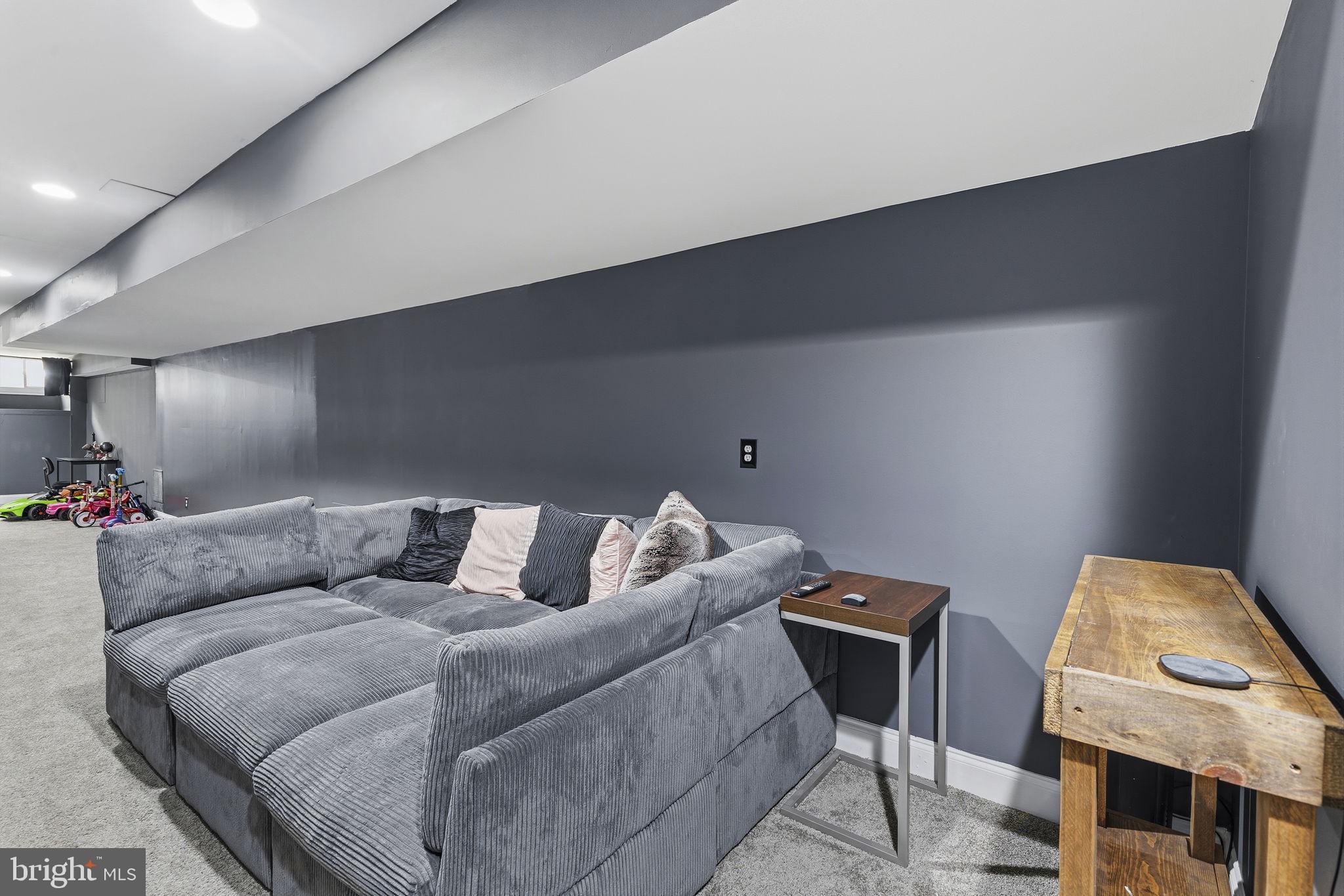 LOCUST POINT - Residential