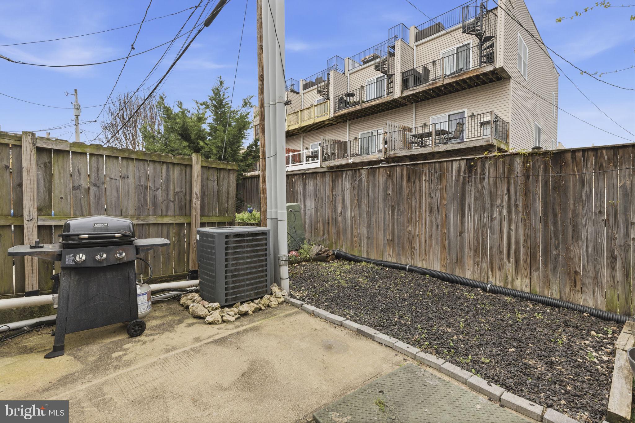 LOCUST POINT - Residential