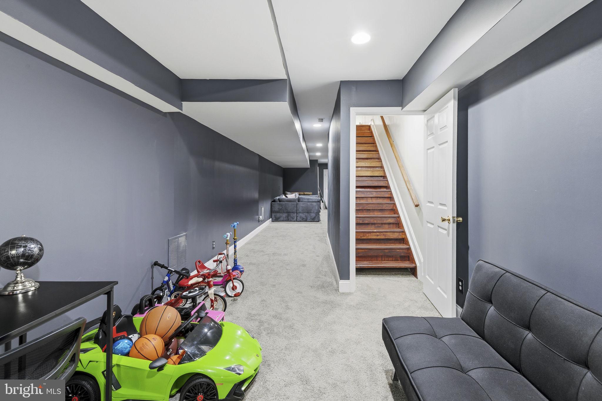 LOCUST POINT - Residential