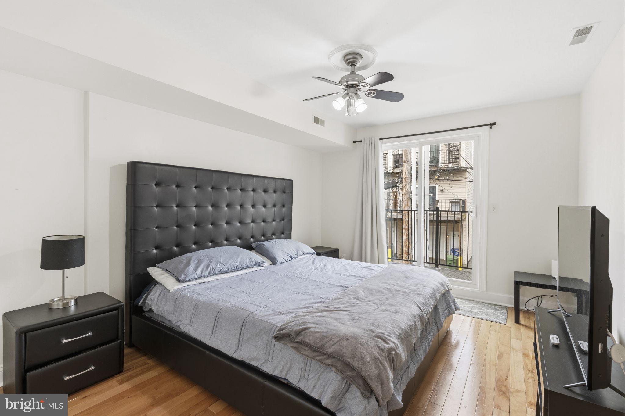 LOCUST POINT - Residential