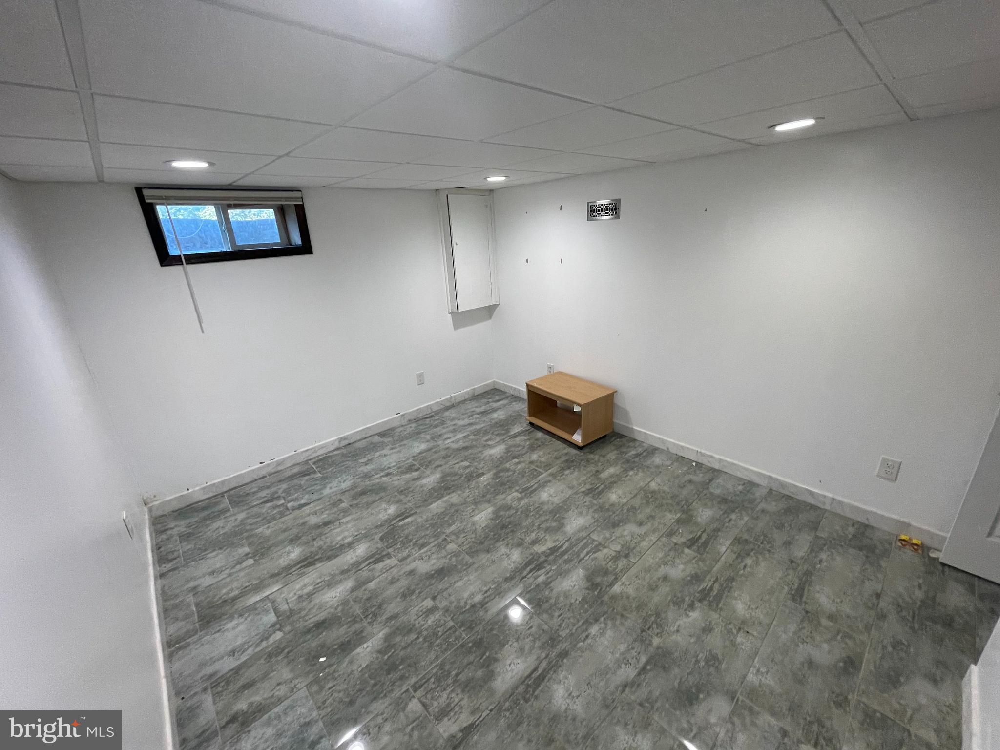 FALLS CHURCH - Residential Lease