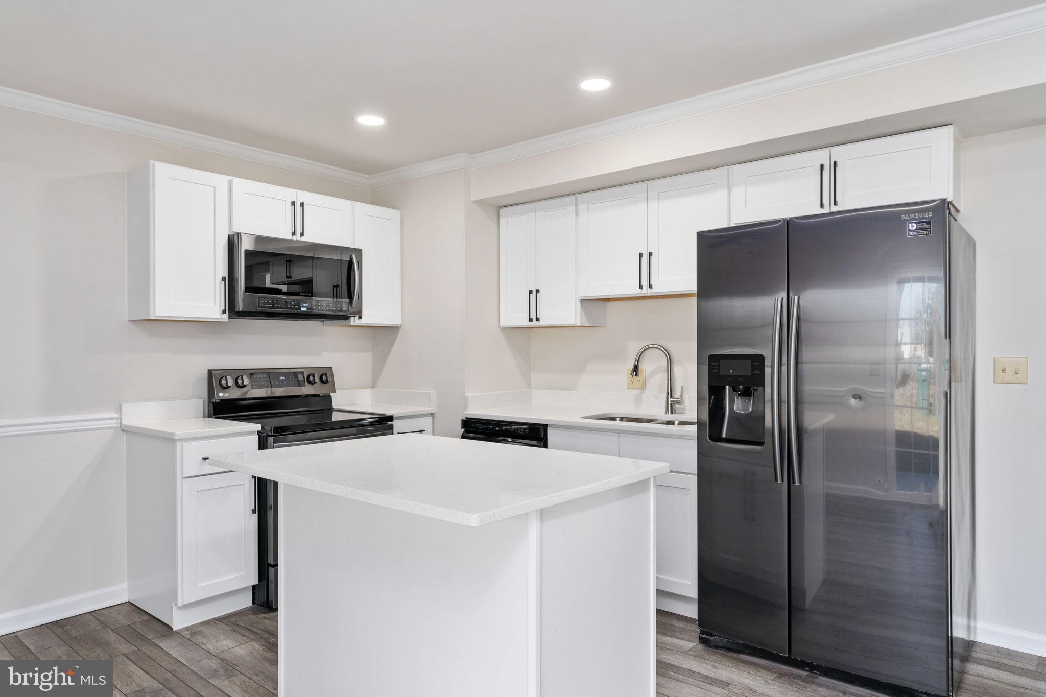 TOWN & COUNTRY TOWNHOUSES - Residential