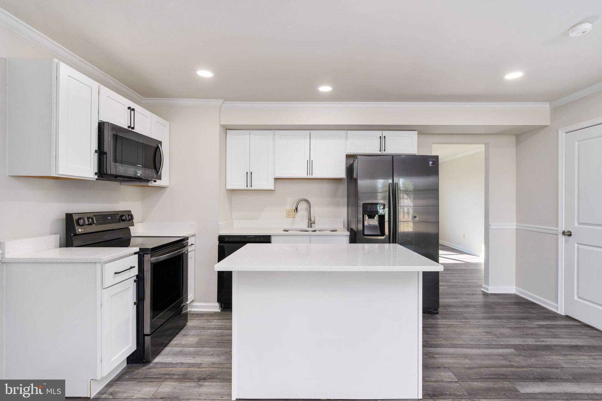 TOWN & COUNTRY TOWNHOUSES - Residential