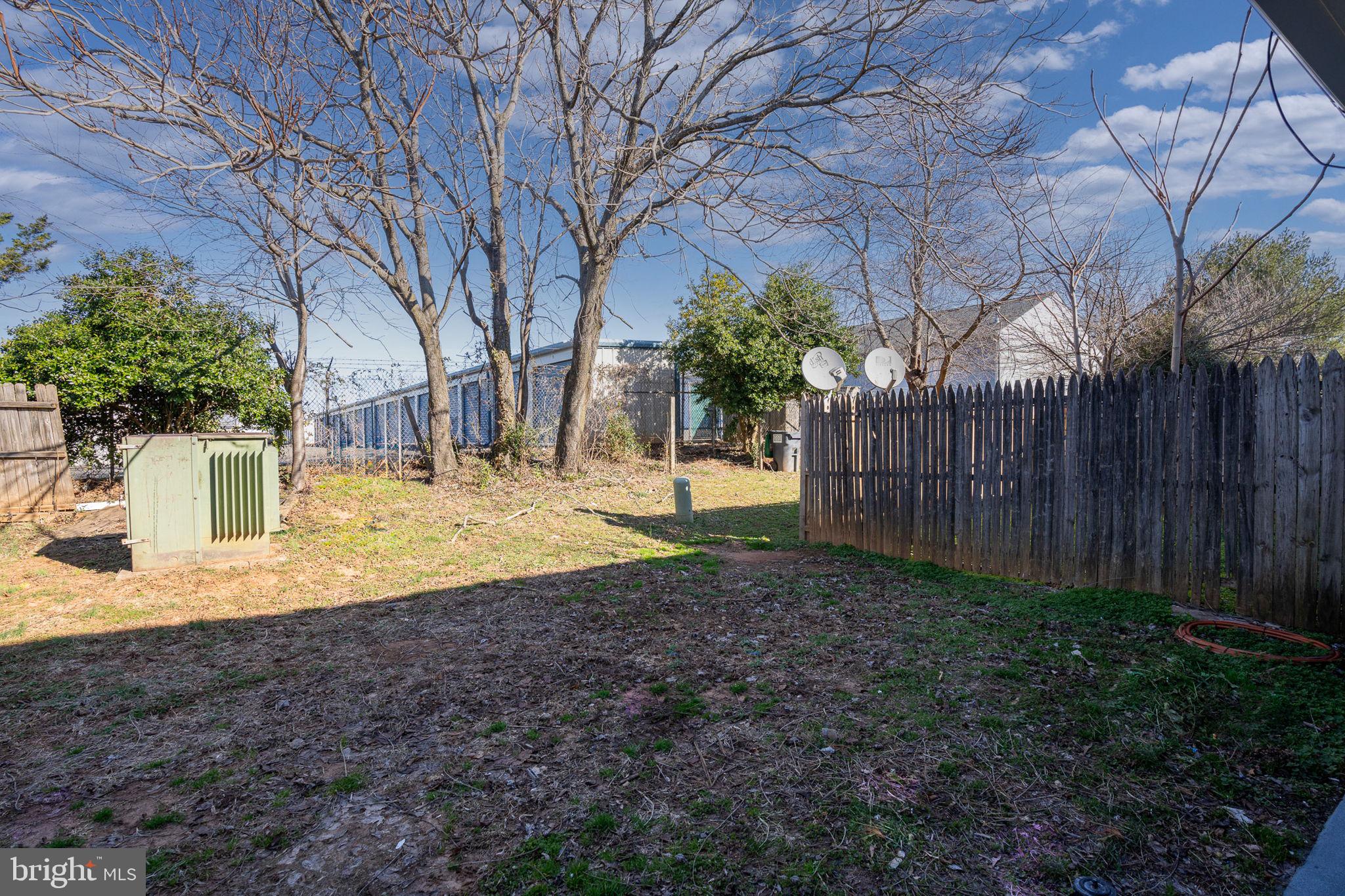 TOWN & COUNTRY TOWNHOUSES - Residential