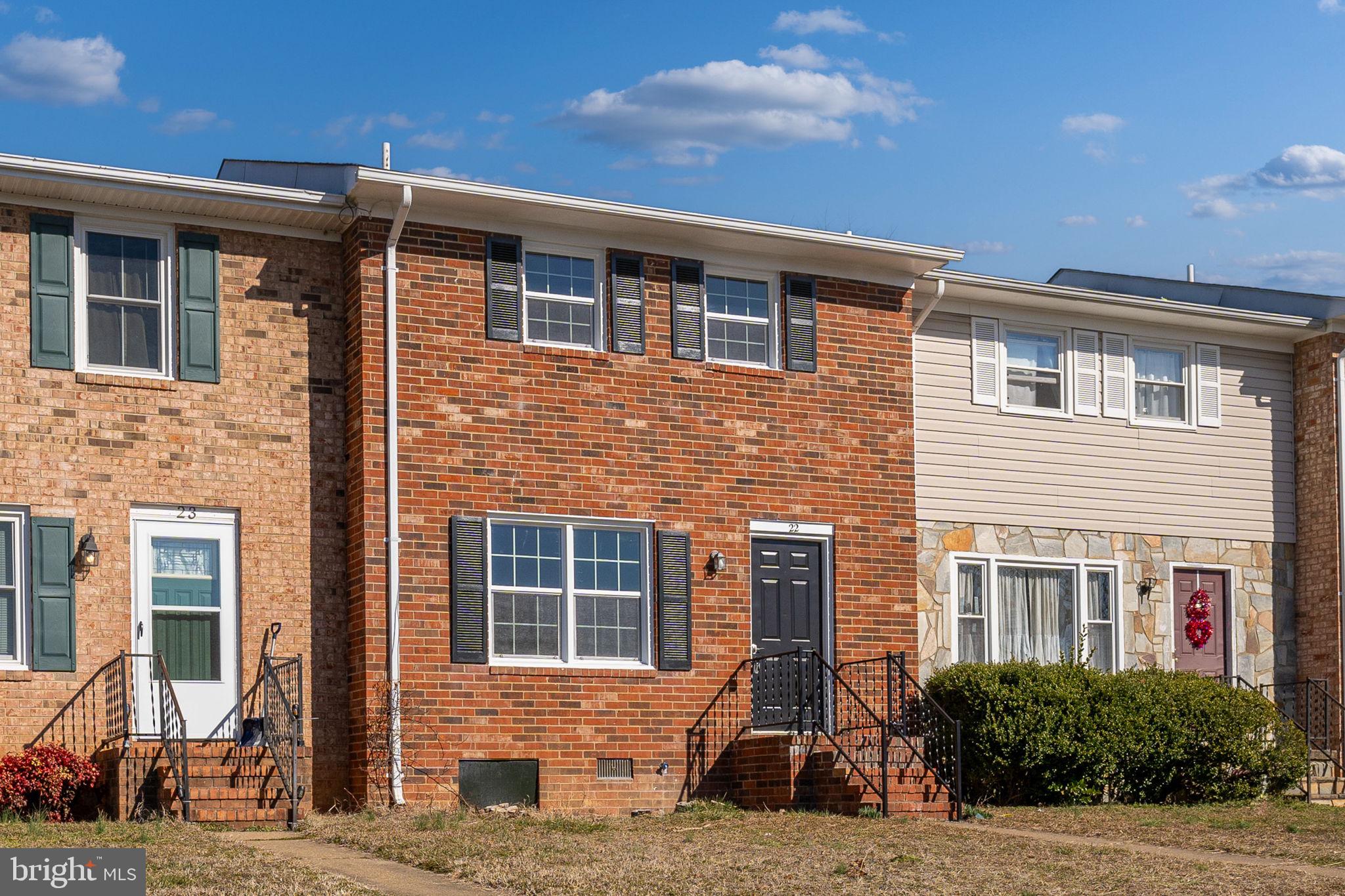 TOWN & COUNTRY TOWNHOUSES - Residential