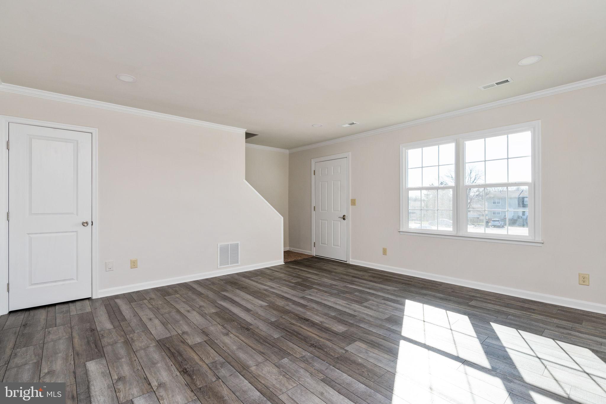 TOWN & COUNTRY TOWNHOUSES - Residential