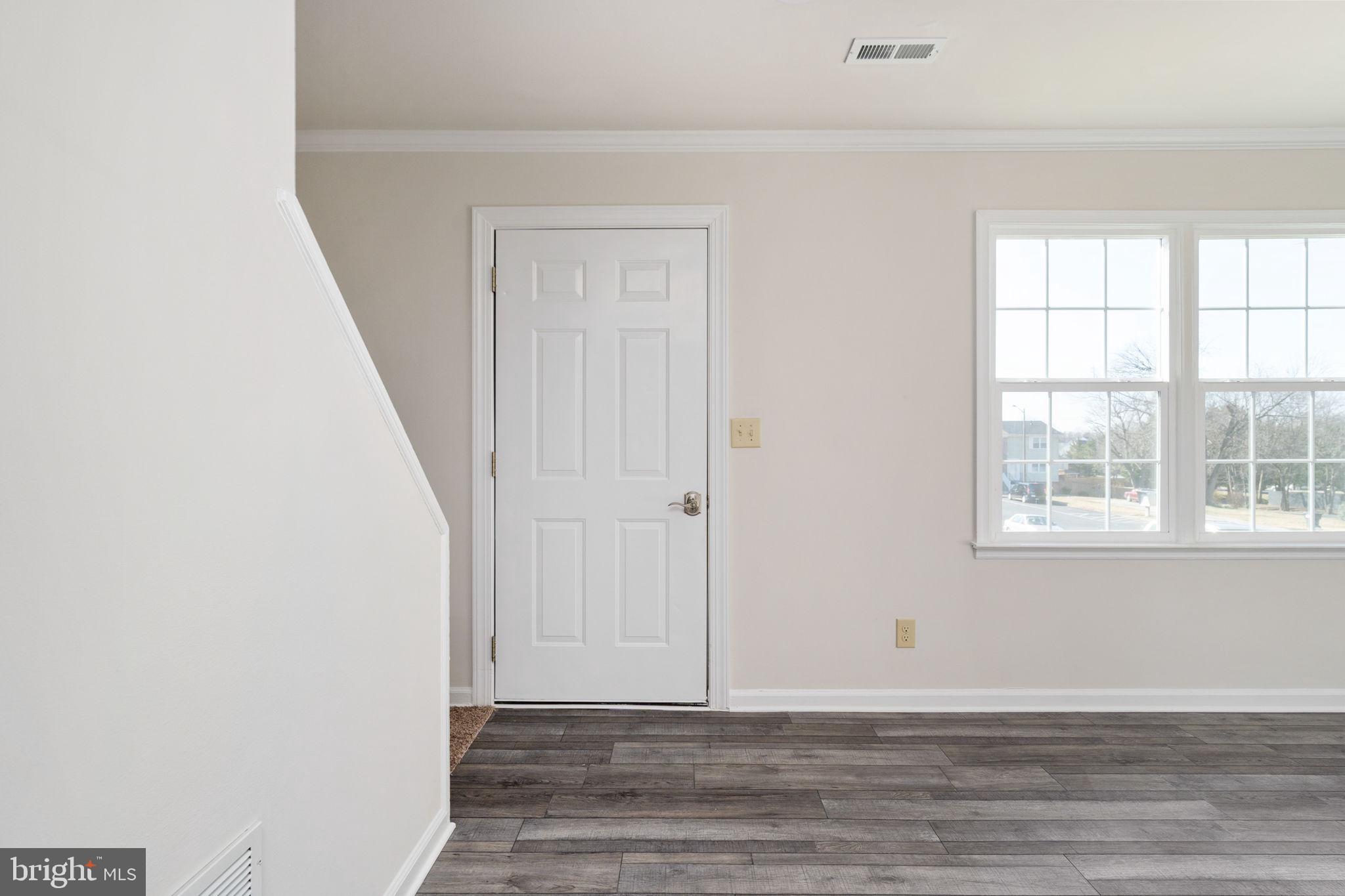 TOWN & COUNTRY TOWNHOUSES - Residential