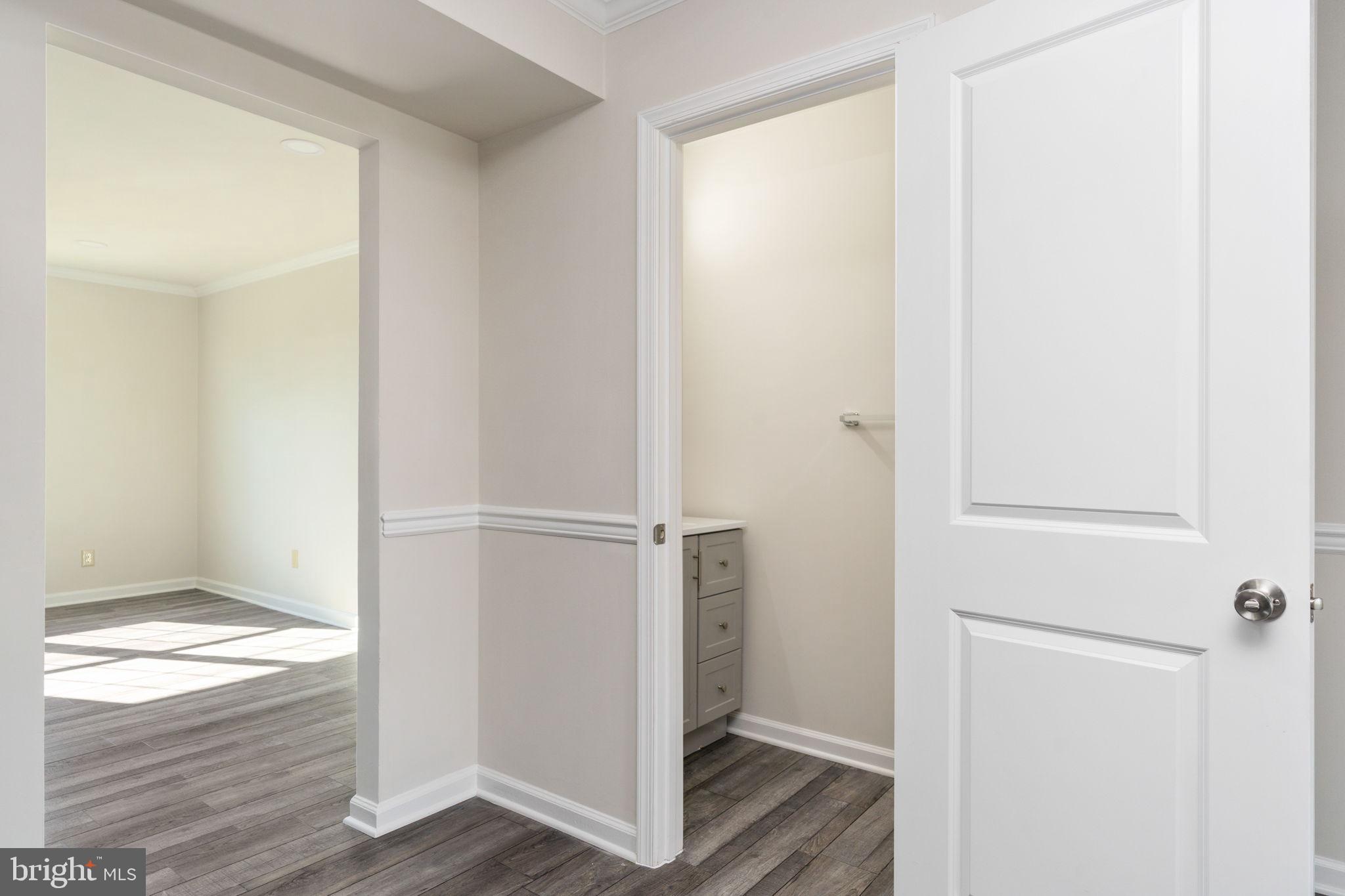 TOWN & COUNTRY TOWNHOUSES - Residential