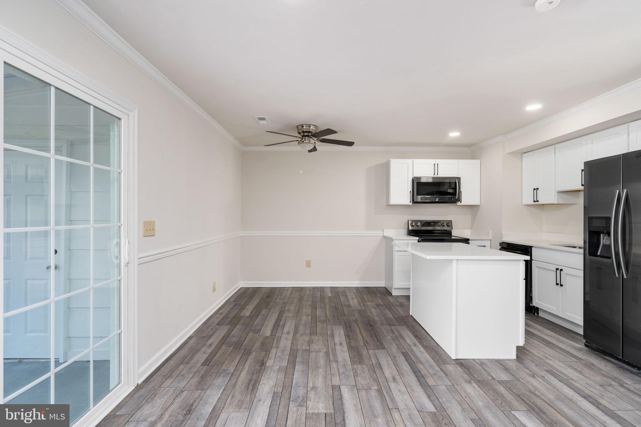 TOWN & COUNTRY TOWNHOUSES - Residential