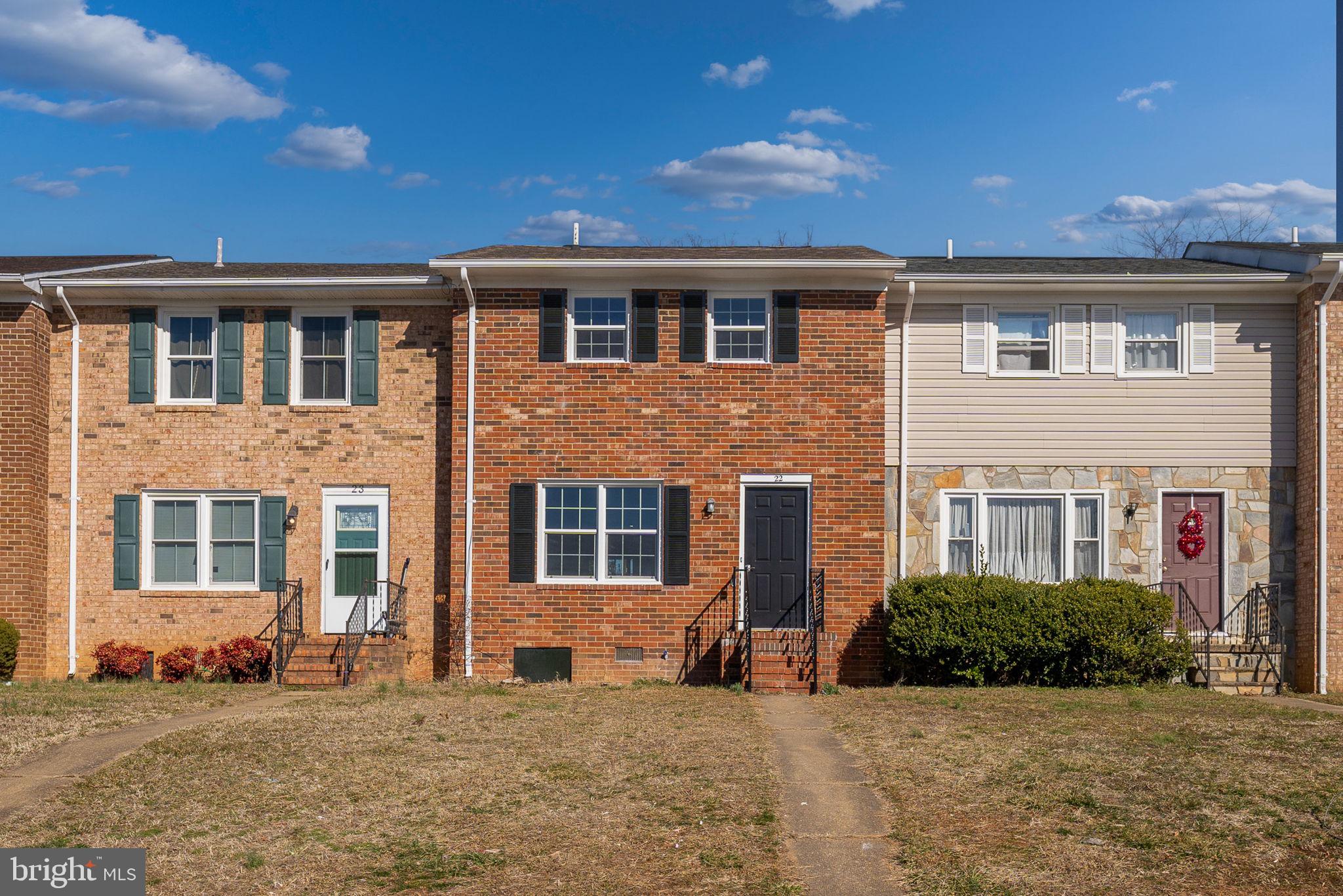 TOWN & COUNTRY TOWNHOUSES - Residential