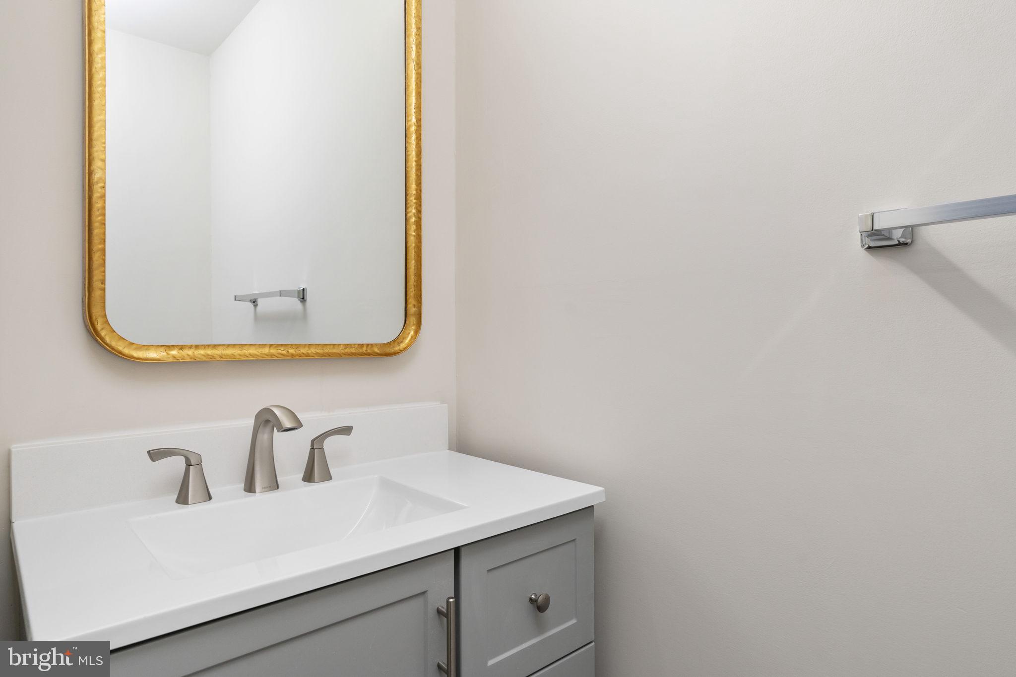 TOWN & COUNTRY TOWNHOUSES - Residential