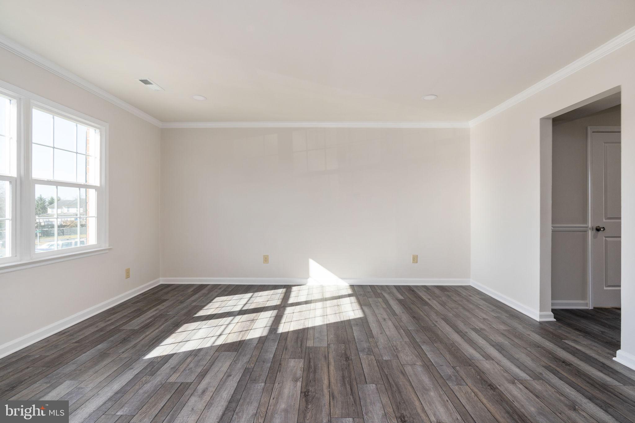 TOWN & COUNTRY TOWNHOUSES - Residential