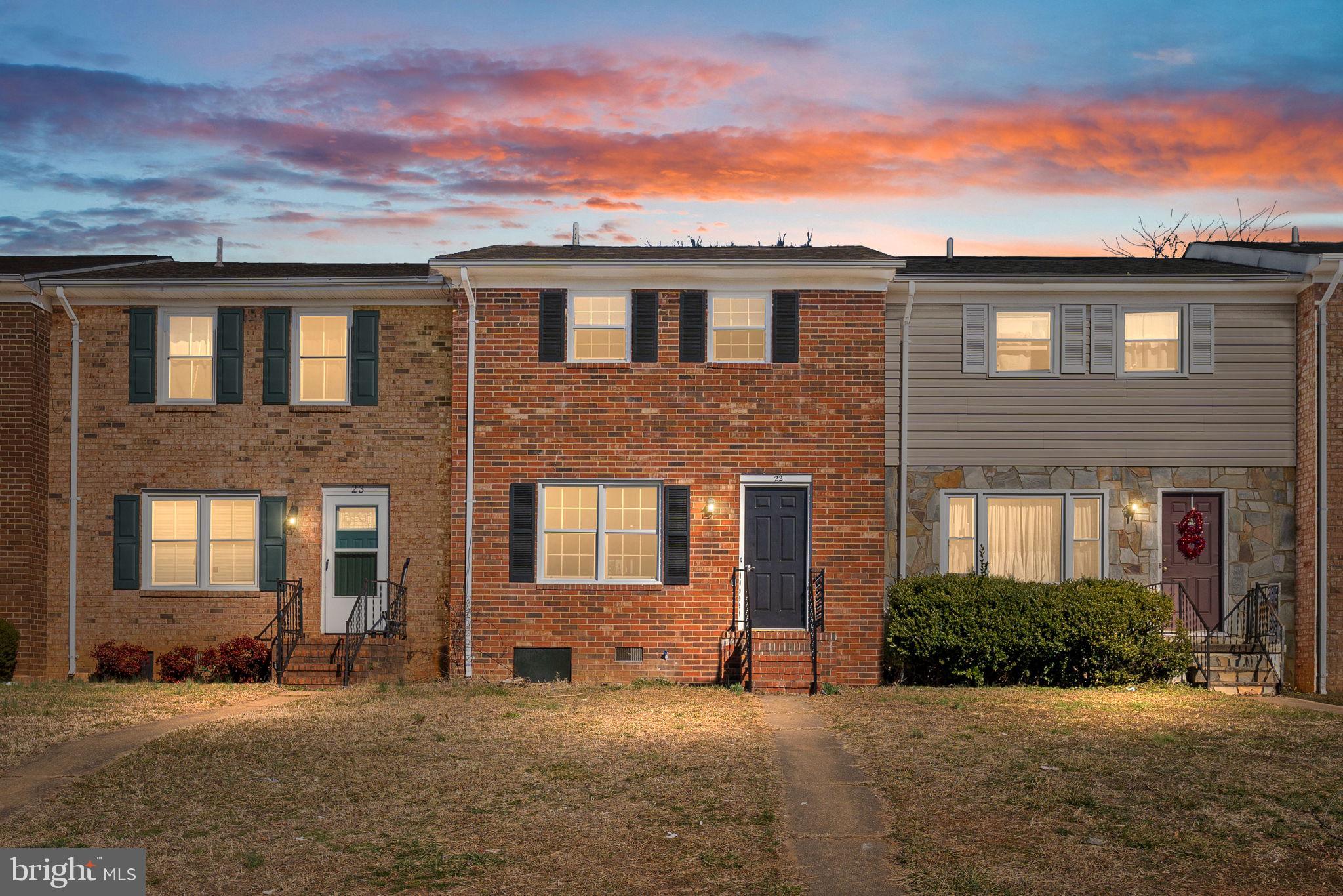 TOWN & COUNTRY TOWNHOUSES - Residential