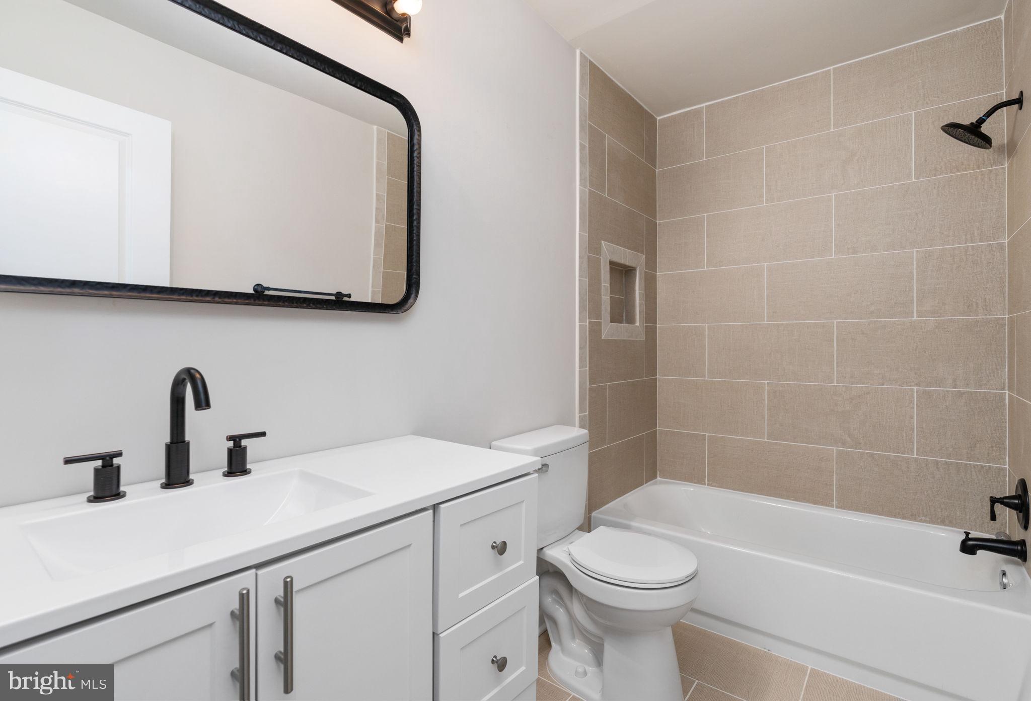 TOWN & COUNTRY TOWNHOUSES - Residential