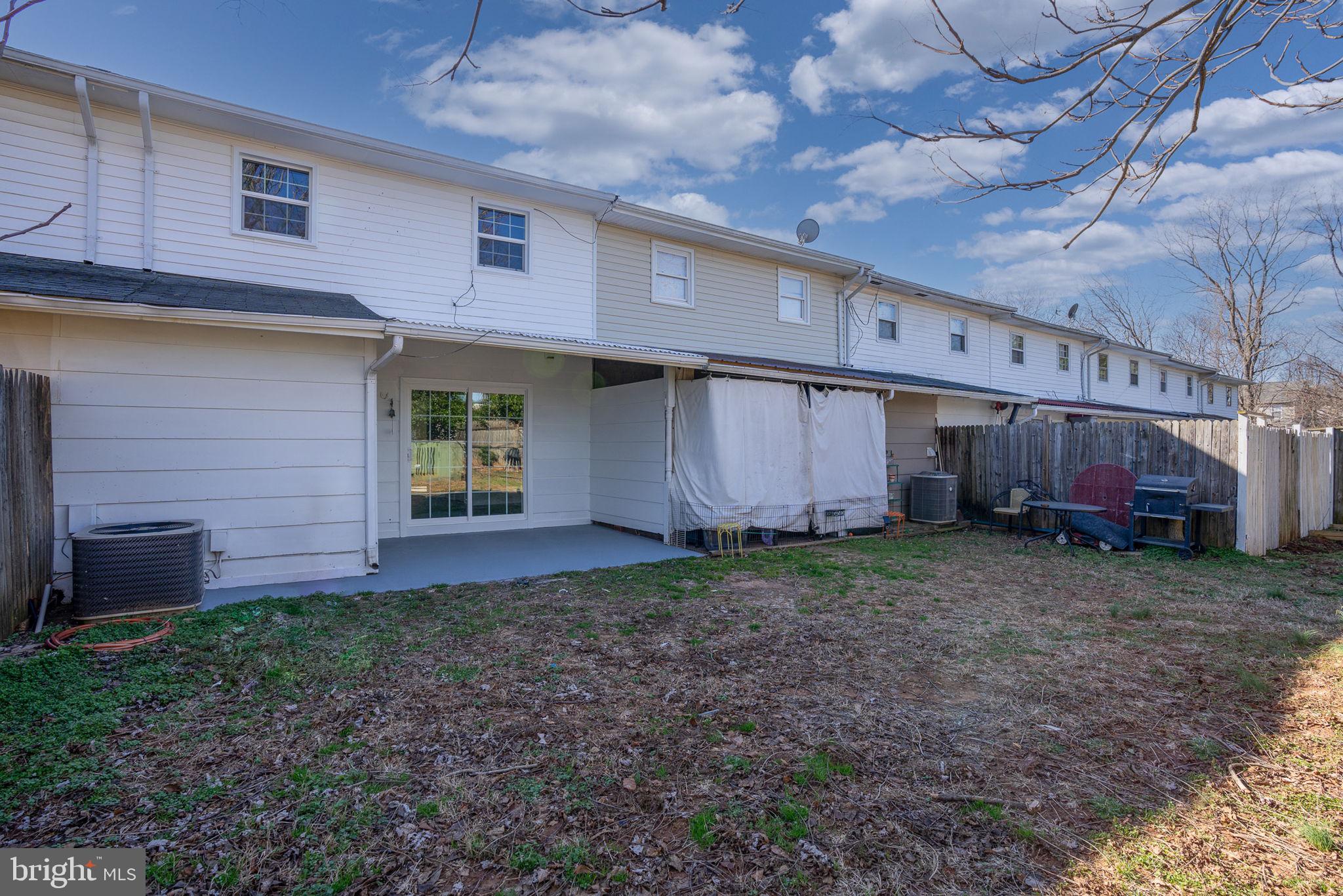 TOWN & COUNTRY TOWNHOUSES - Residential