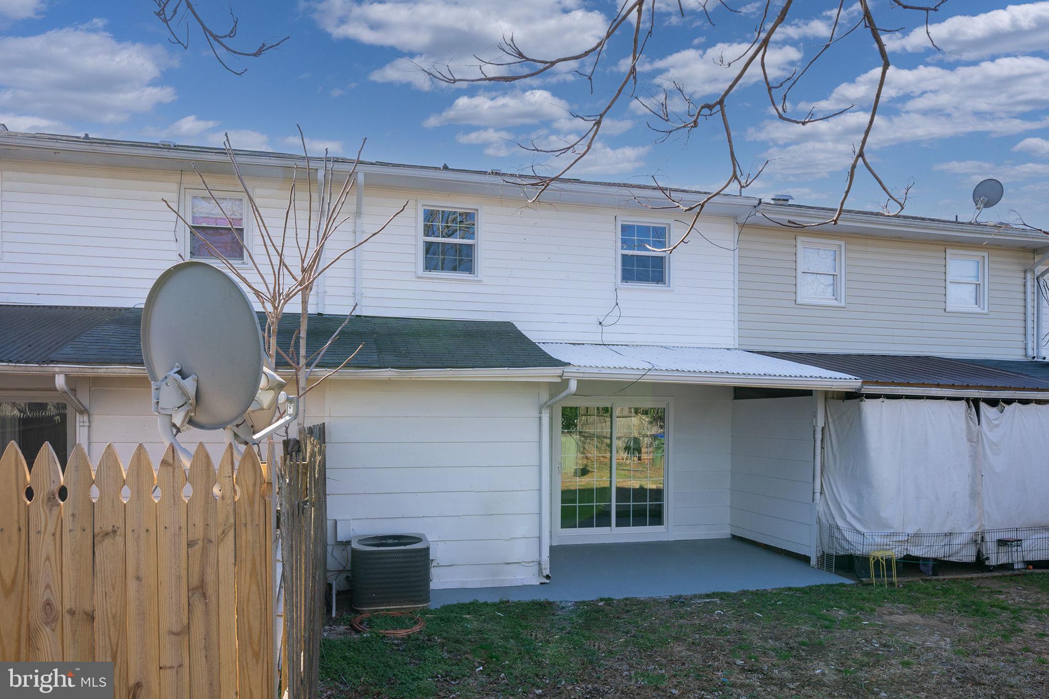 TOWN & COUNTRY TOWNHOUSES - Residential