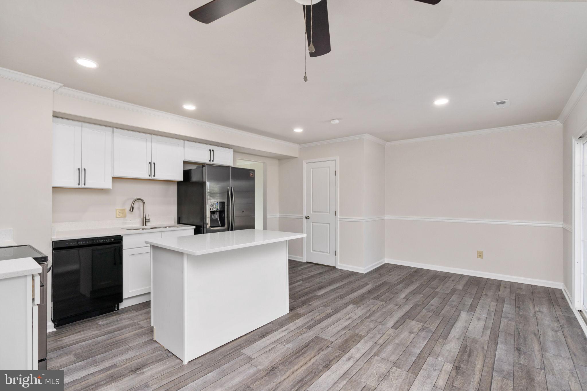 TOWN & COUNTRY TOWNHOUSES - Residential