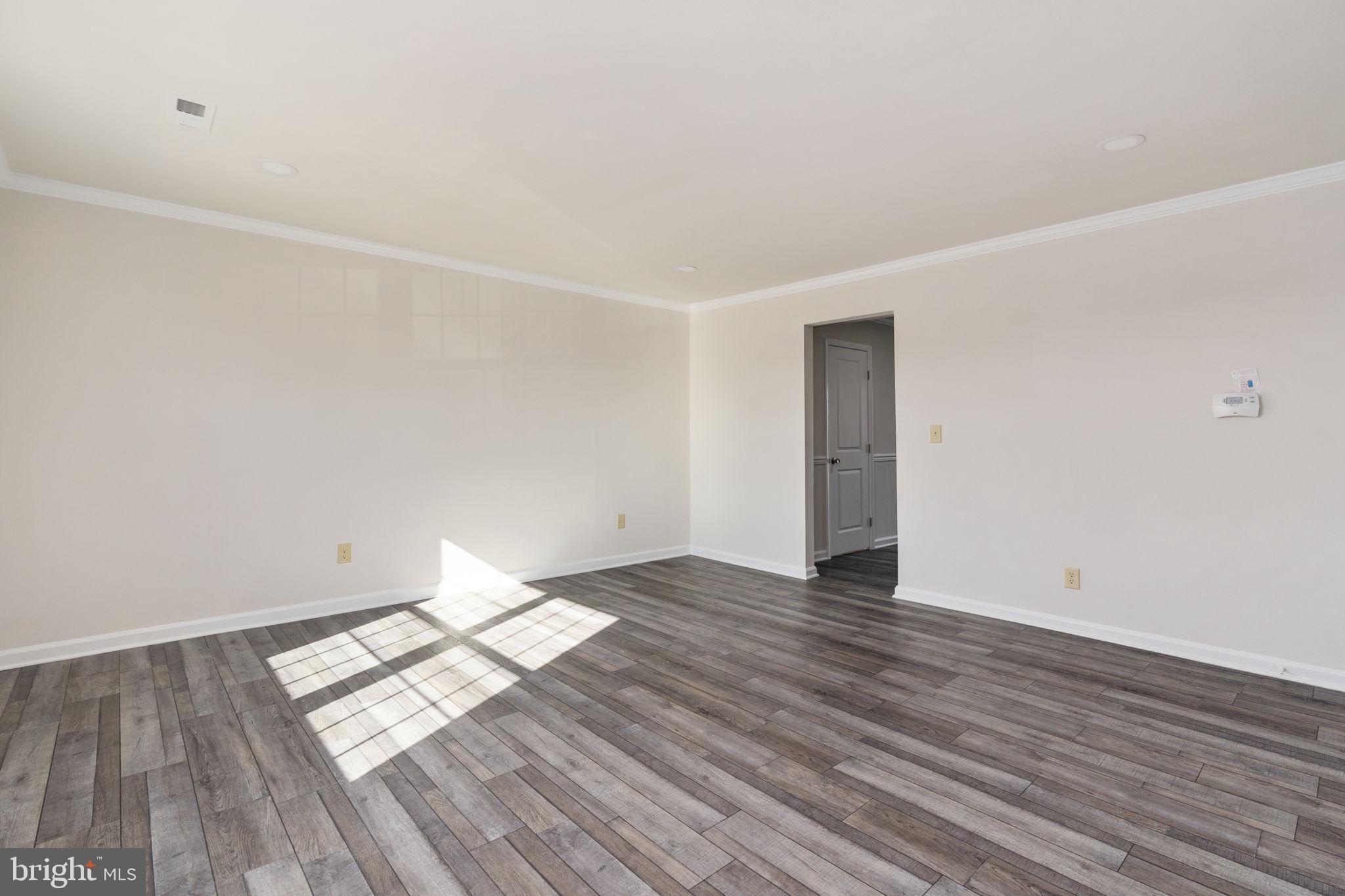 TOWN & COUNTRY TOWNHOUSES - Residential