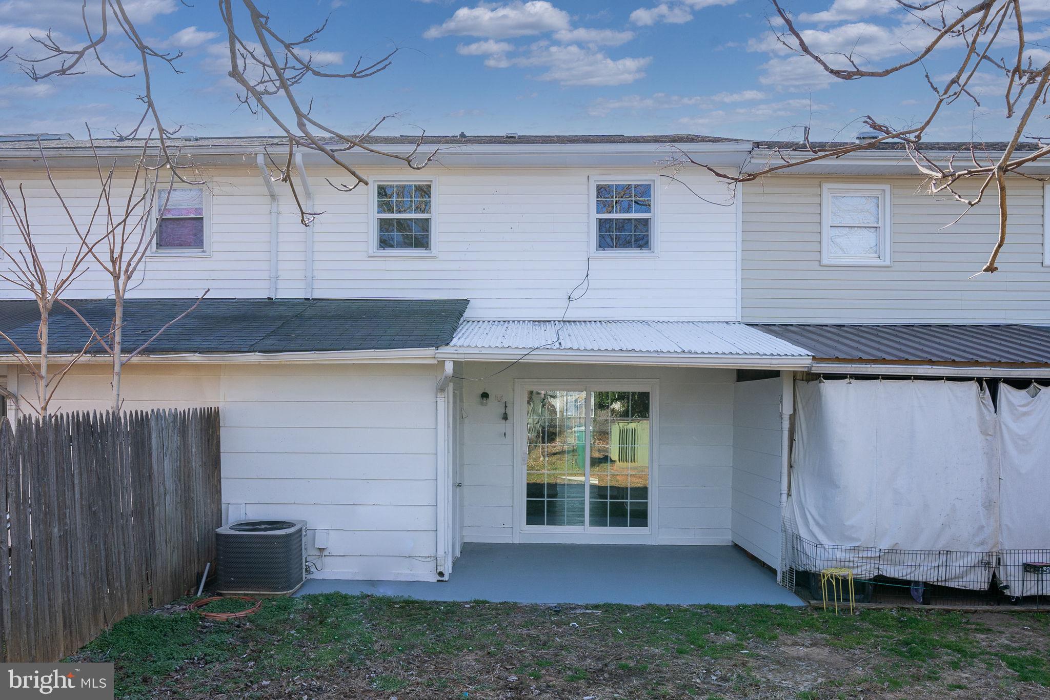TOWN & COUNTRY TOWNHOUSES - Residential