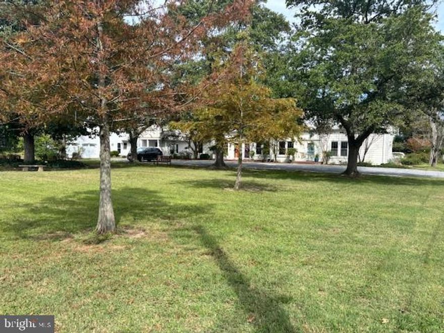 Hard to find condo in Oxford’s Historic District.  Close to water, boat slips and marinas, shops, town park and restaurants. Living room with electric fireplace, kitchen, 3 bedrooms and 1 bath.  Balcony.  Heat pump.