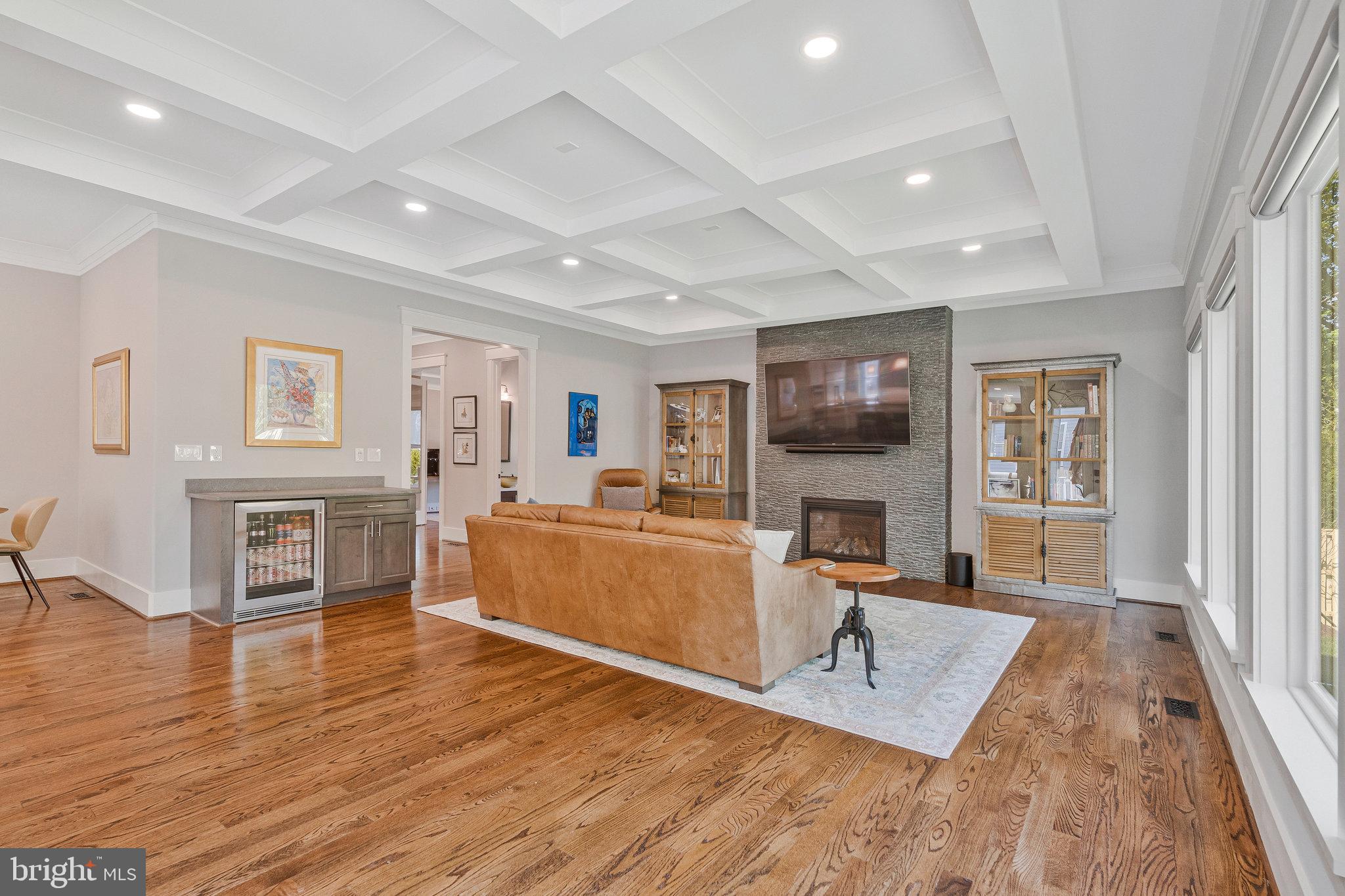 VIENNA WOODS - Residential