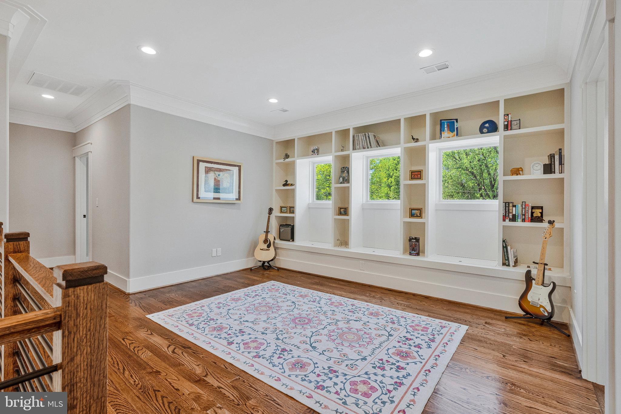 VIENNA WOODS - Residential