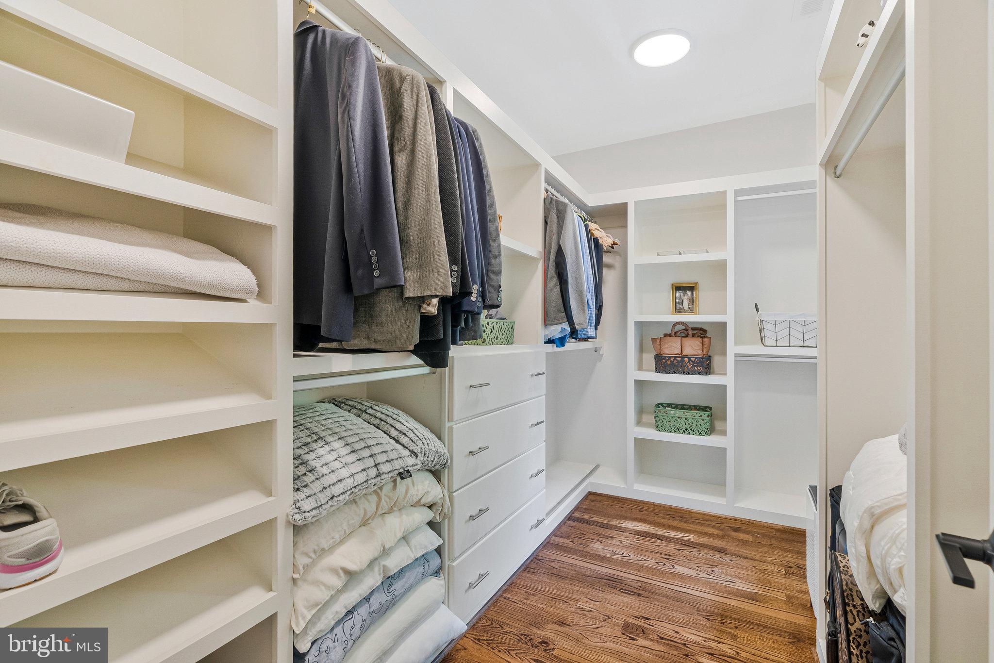 VIENNA WOODS - Residential