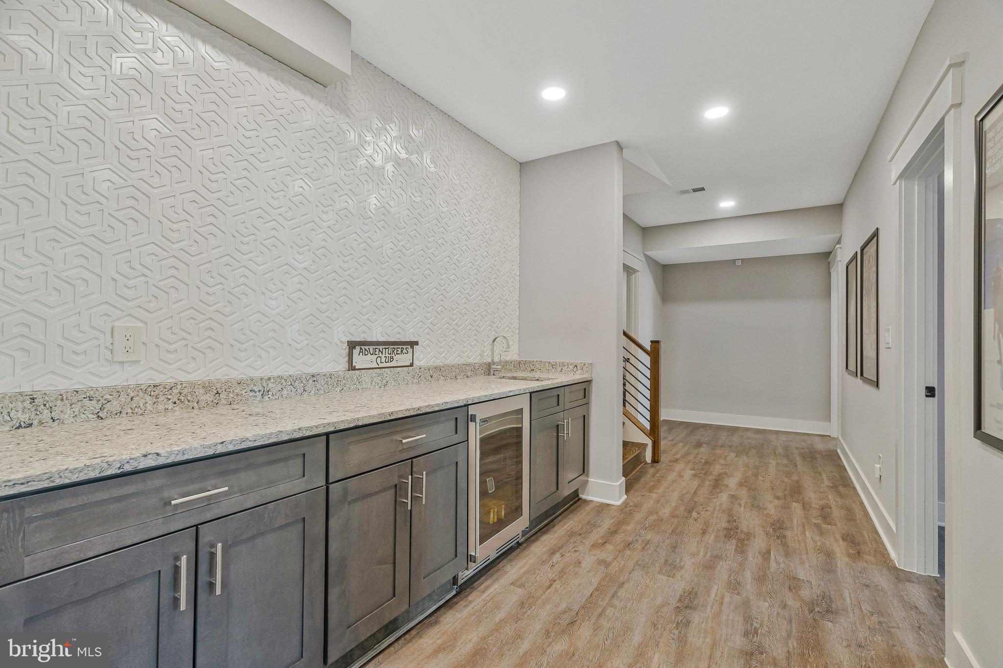 VIENNA WOODS - Residential