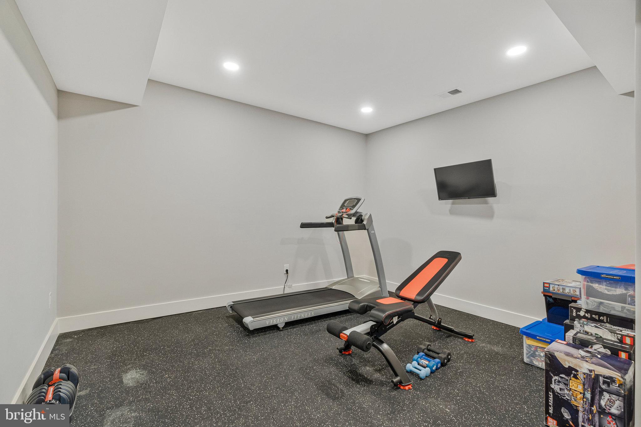 VIENNA WOODS - Residential