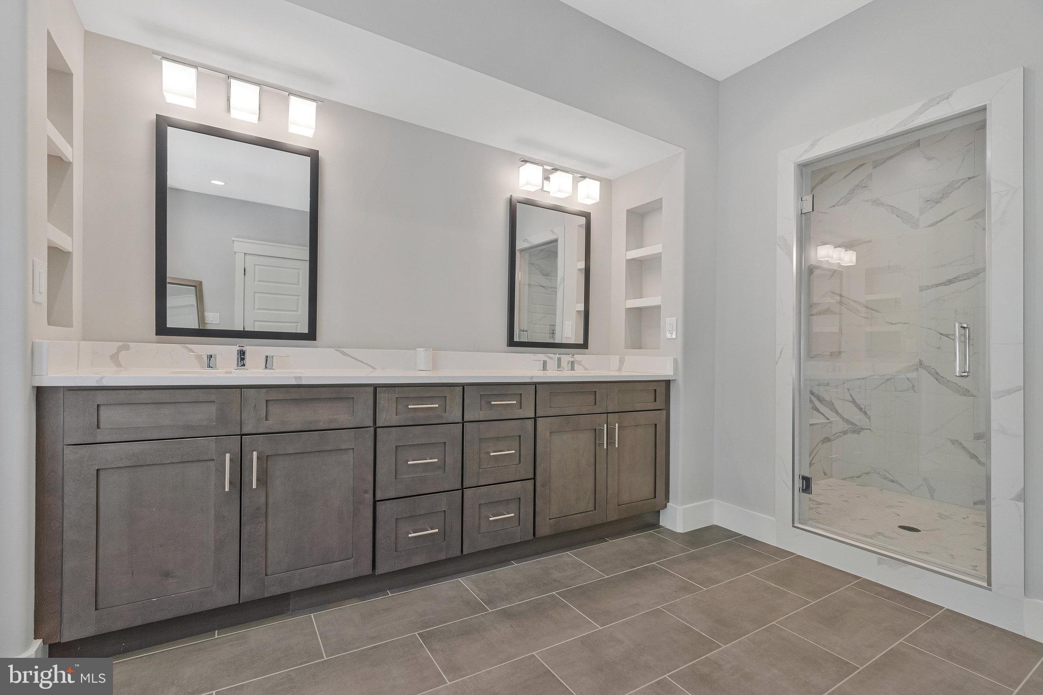 VIENNA WOODS - Residential