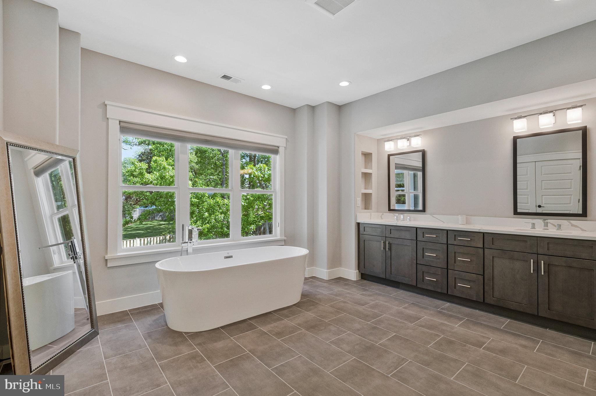 VIENNA WOODS - Residential