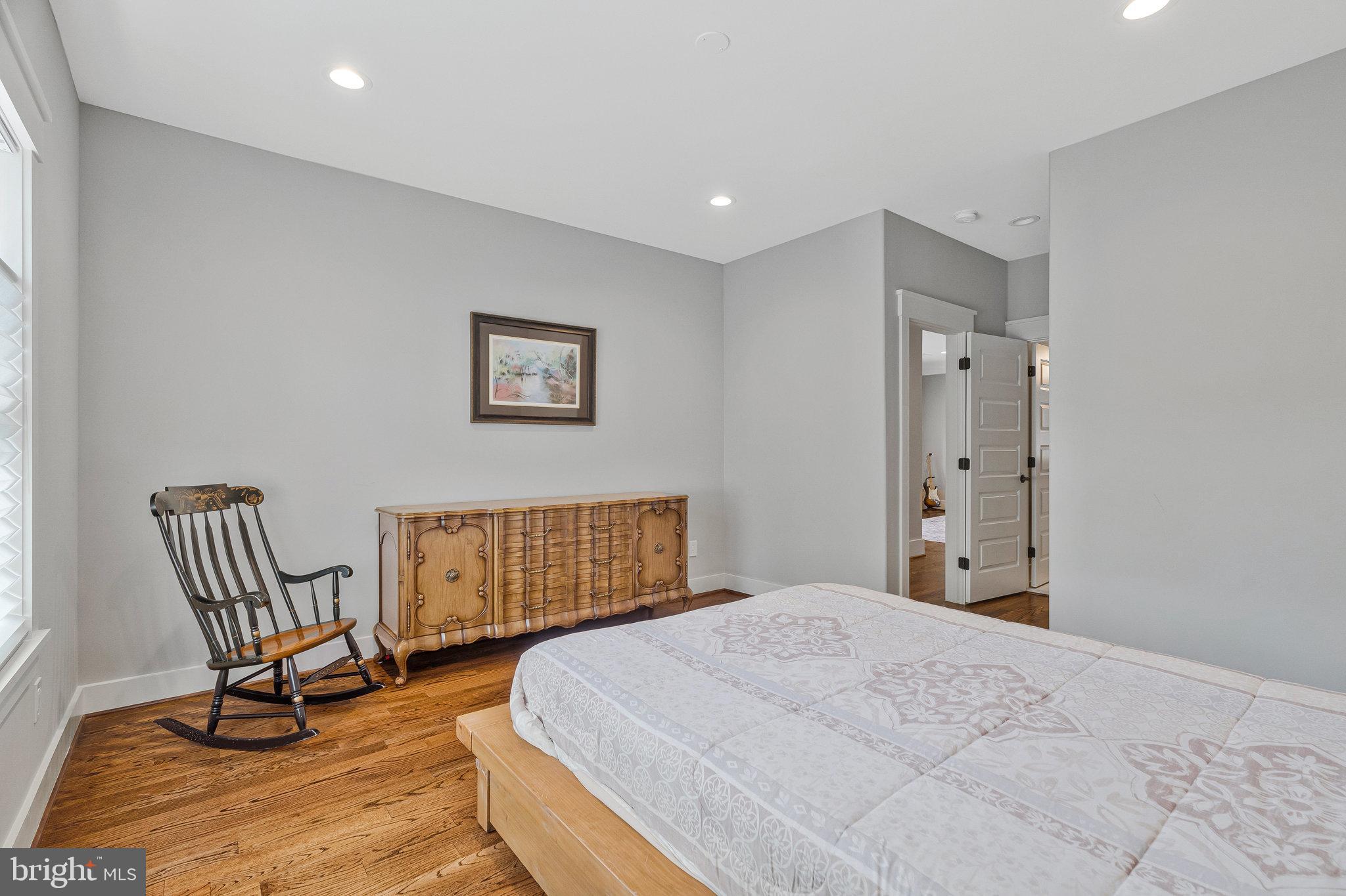 VIENNA WOODS - Residential