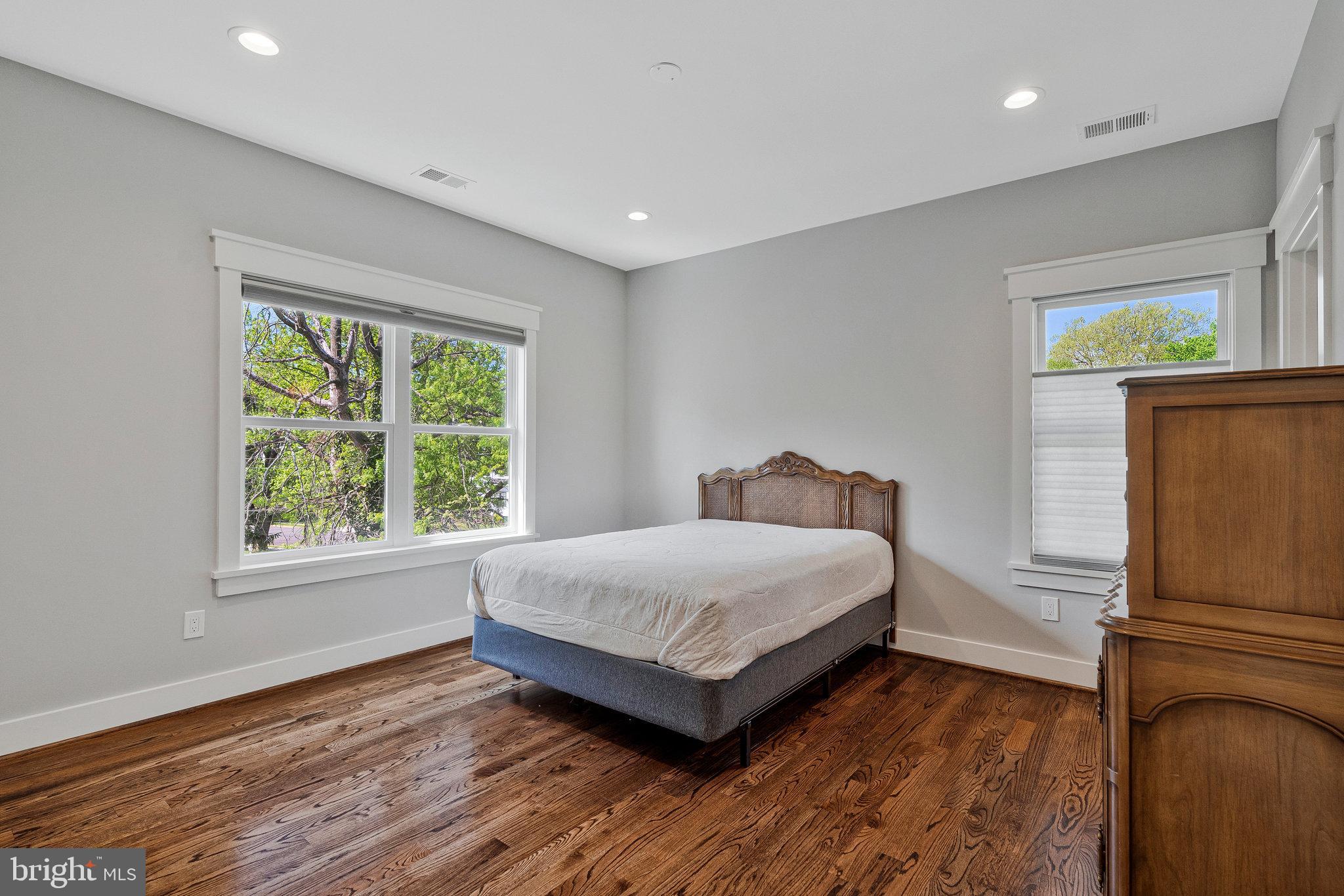 VIENNA WOODS - Residential