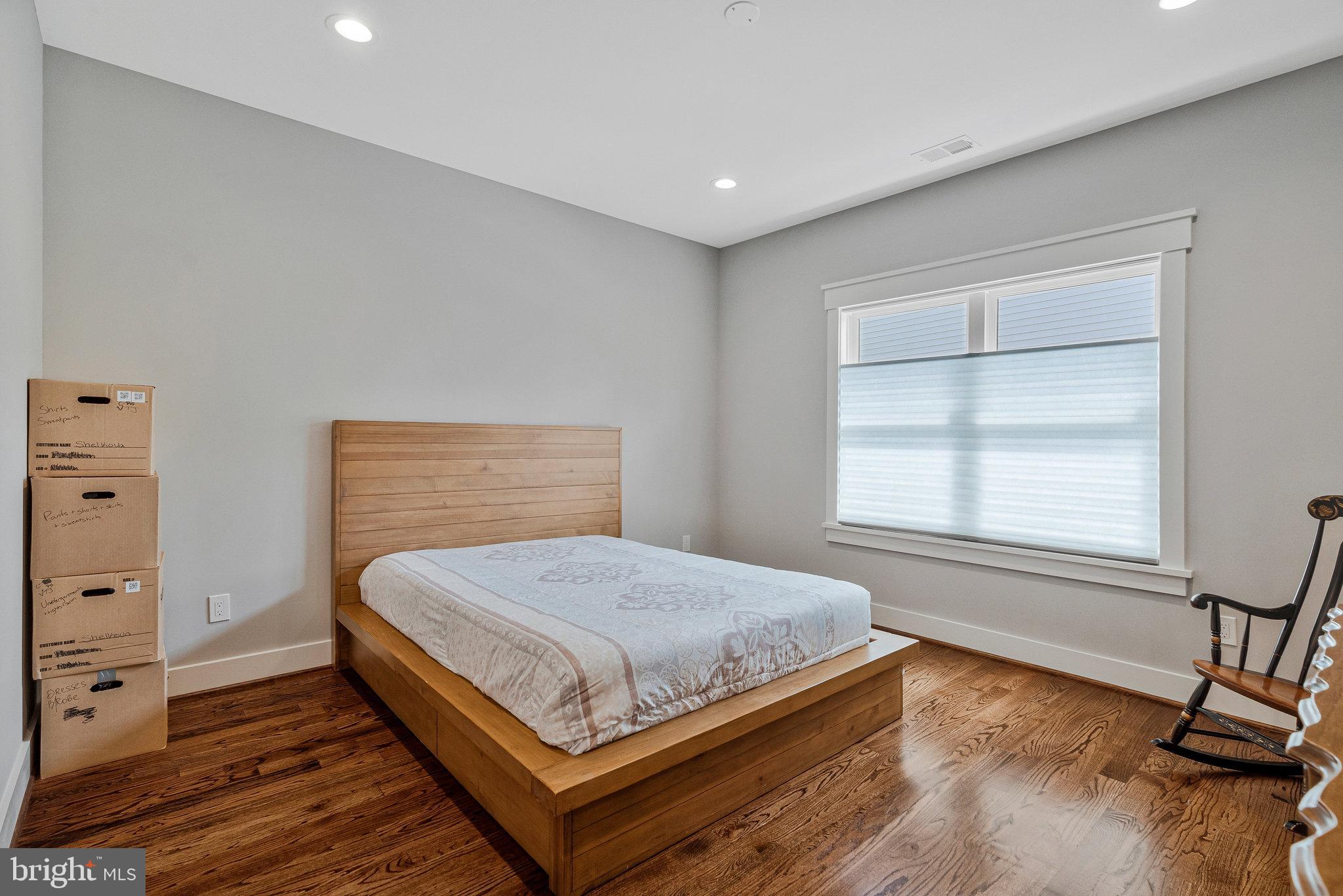 VIENNA WOODS - Residential