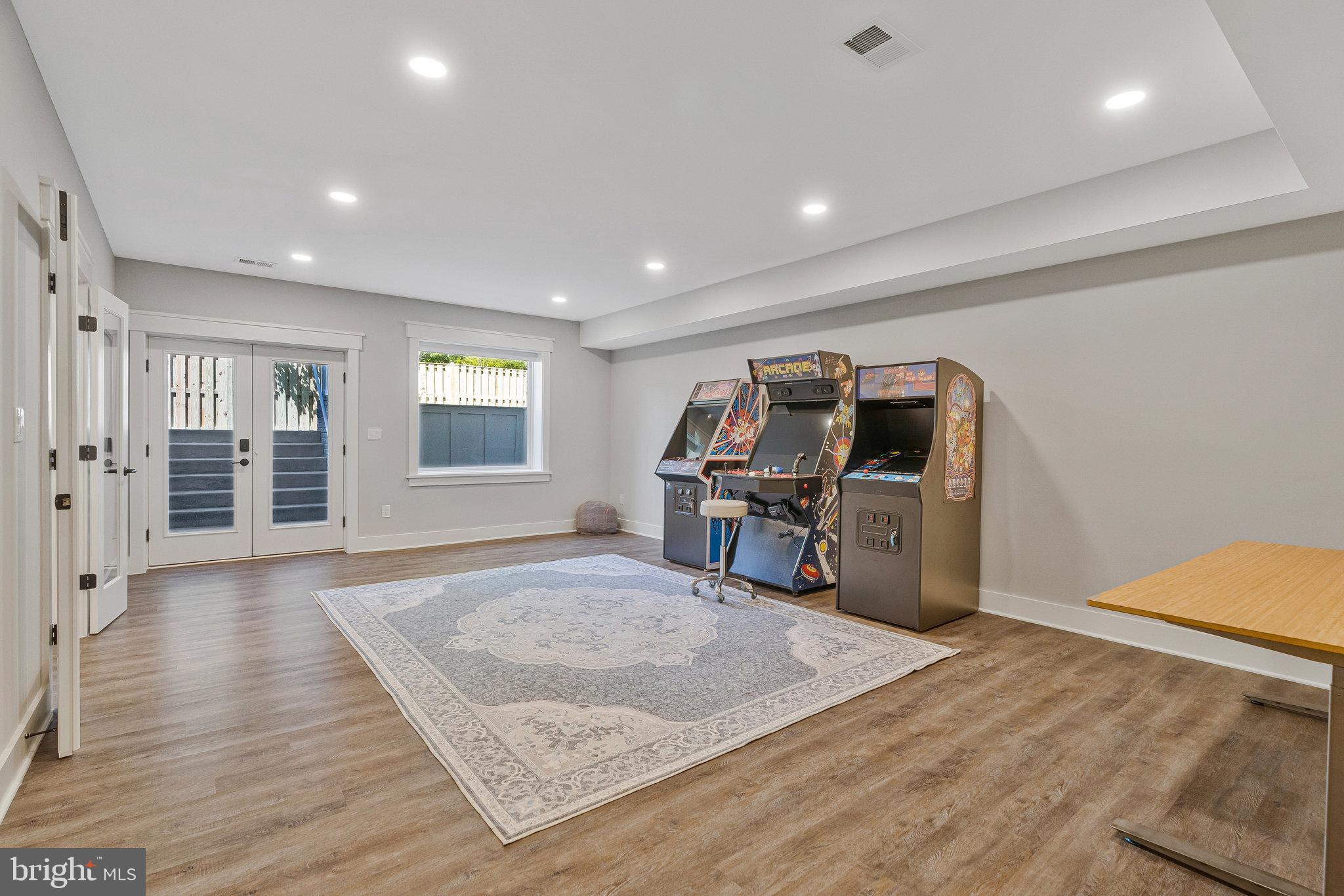 VIENNA WOODS - Residential