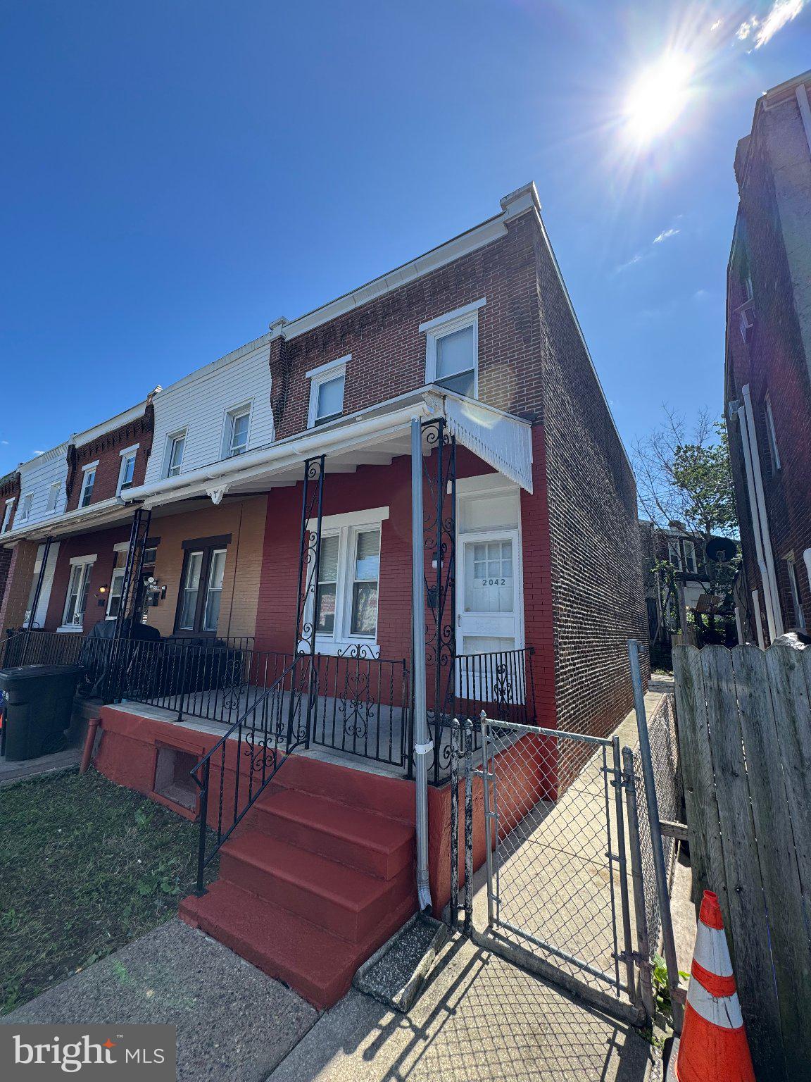 2042 CEMETERY AVENUE